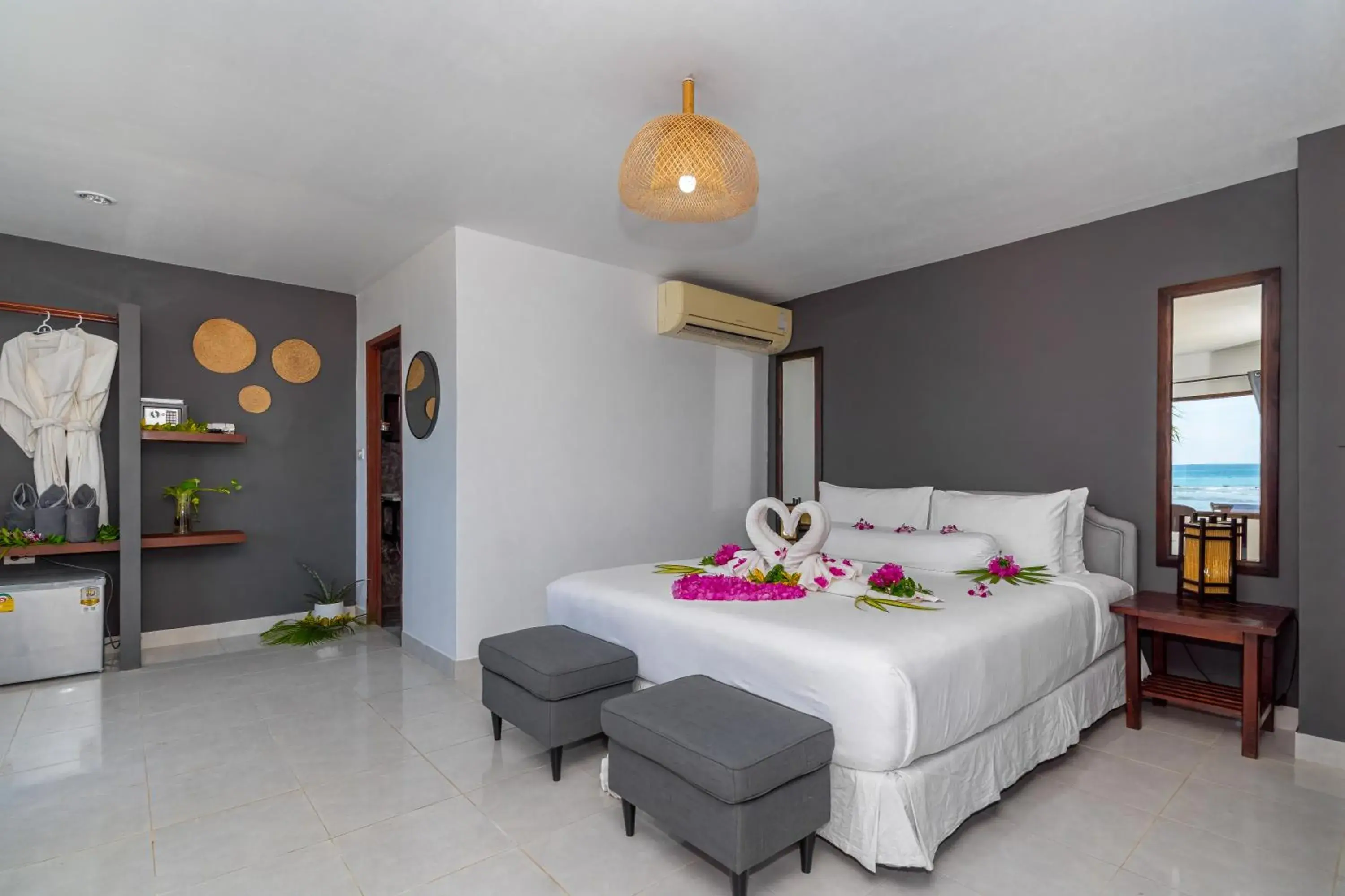 Bedroom, Bed in Lanta Beachfront Resort Bedroom, Bed in Lanta Beachfront Resort