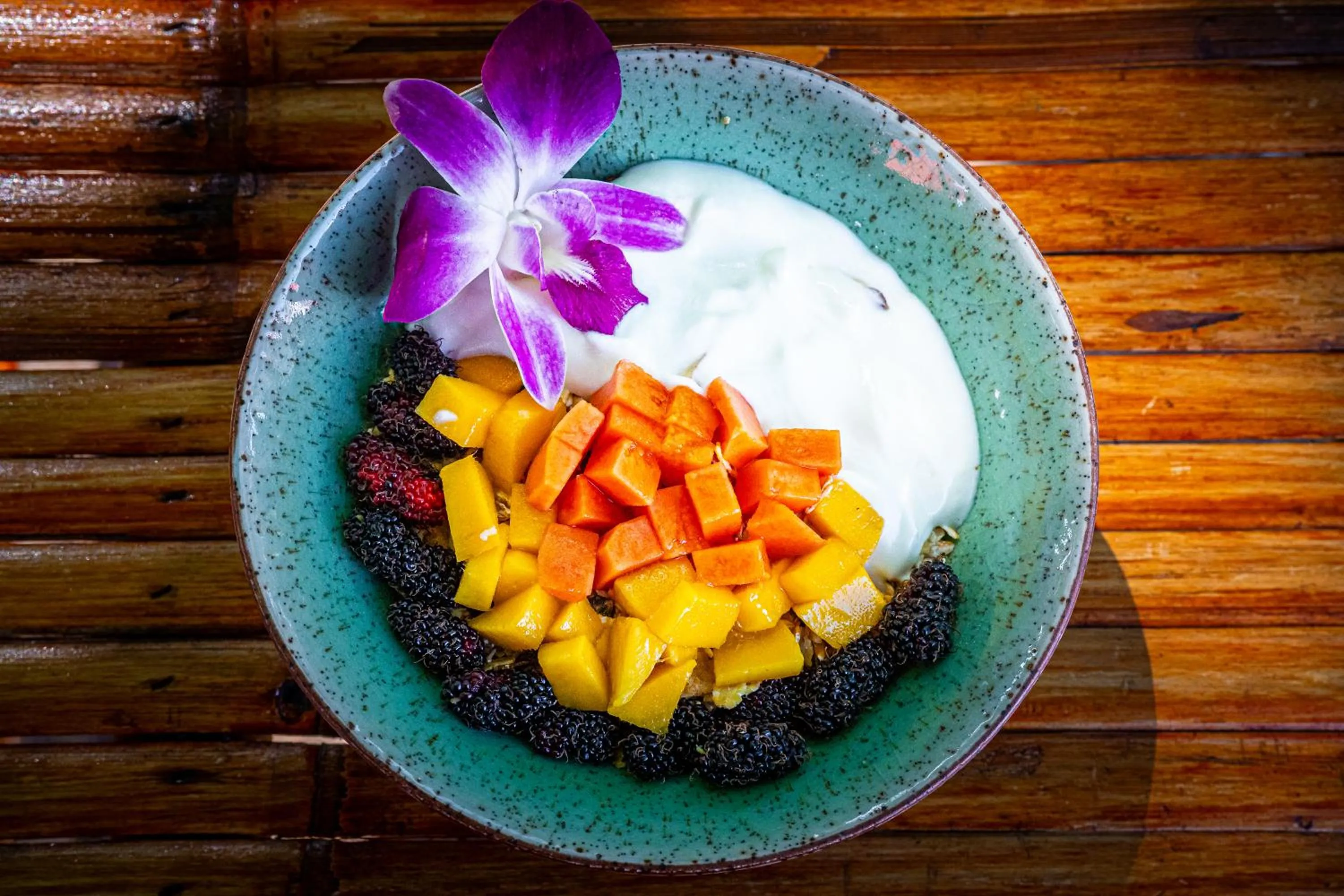 Food and drinks in Lanta Beachfront Resort