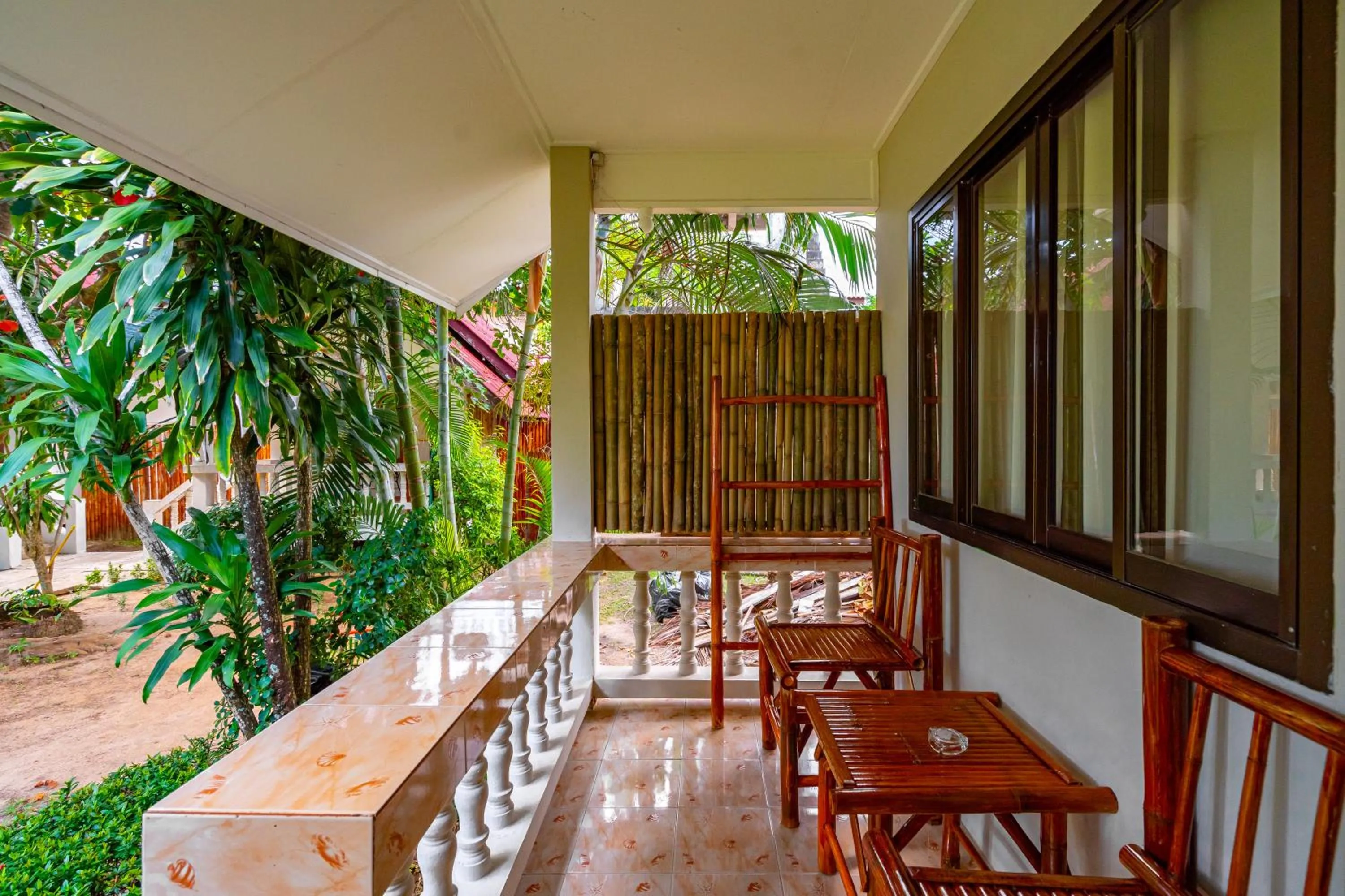 Balcony/Terrace in Lanta Beachfront Resort