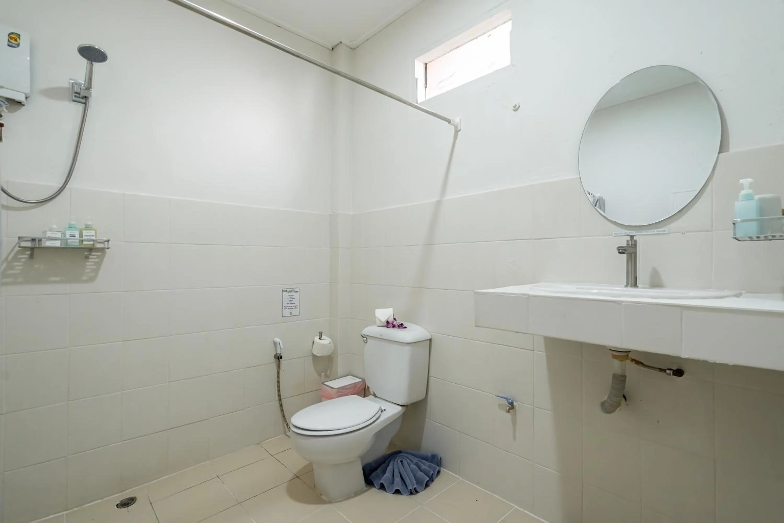 Bathroom in Lanta Beachfront Resort