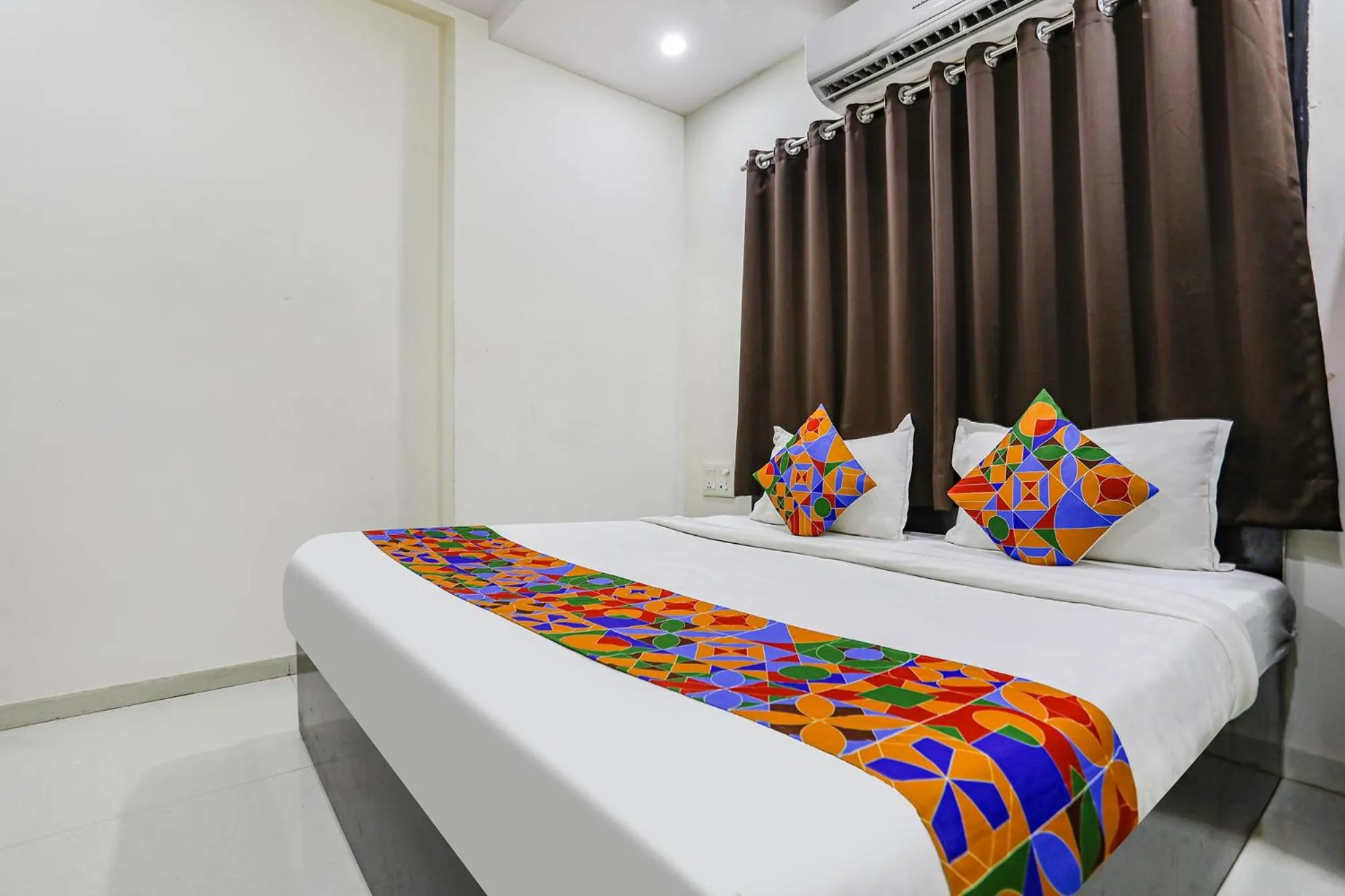 Bed in FabHotel New Shraddha Inn - Nr Airport Colony