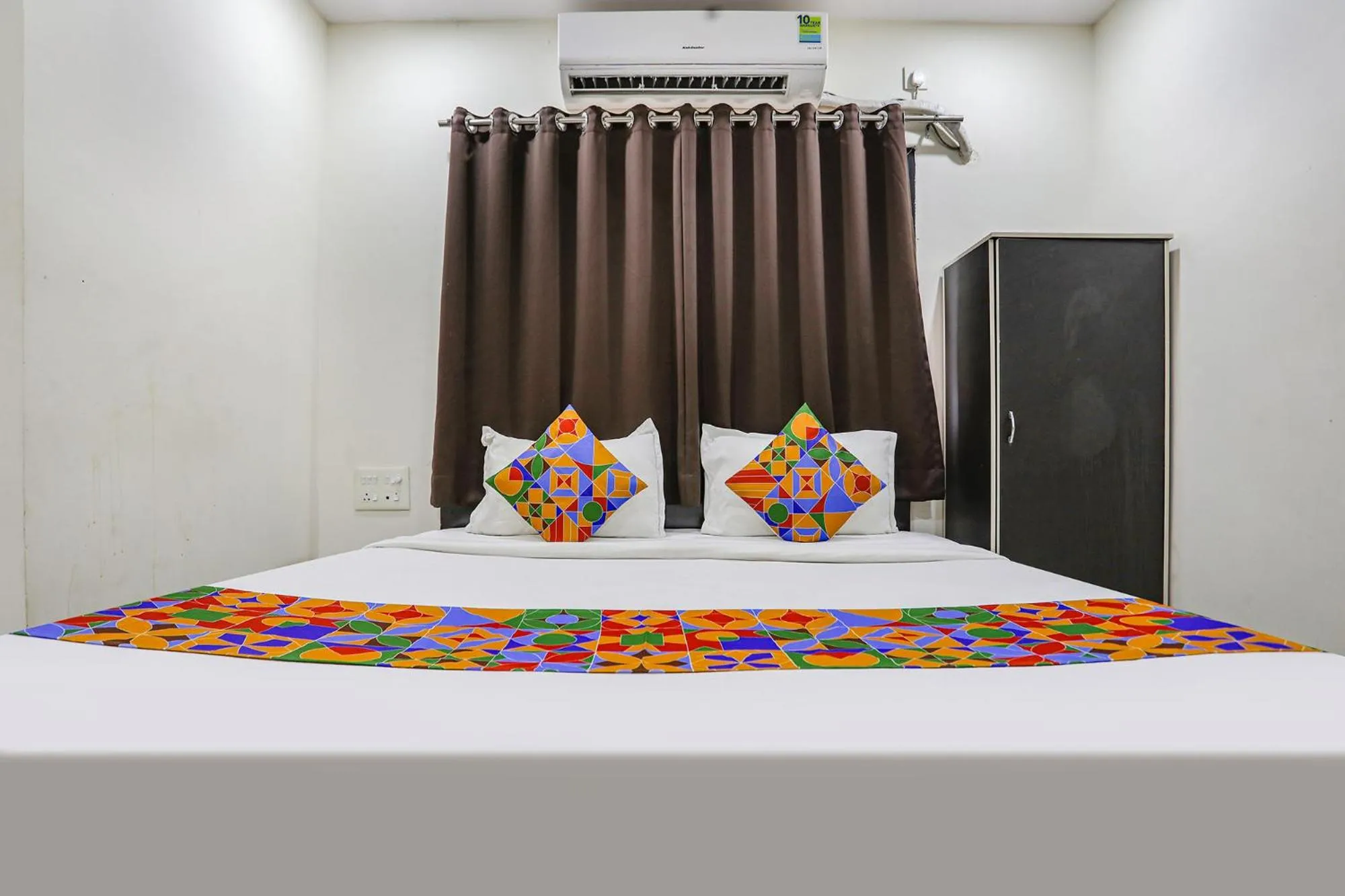 Bed in FabHotel New Shraddha Inn - Nr Airport Colony