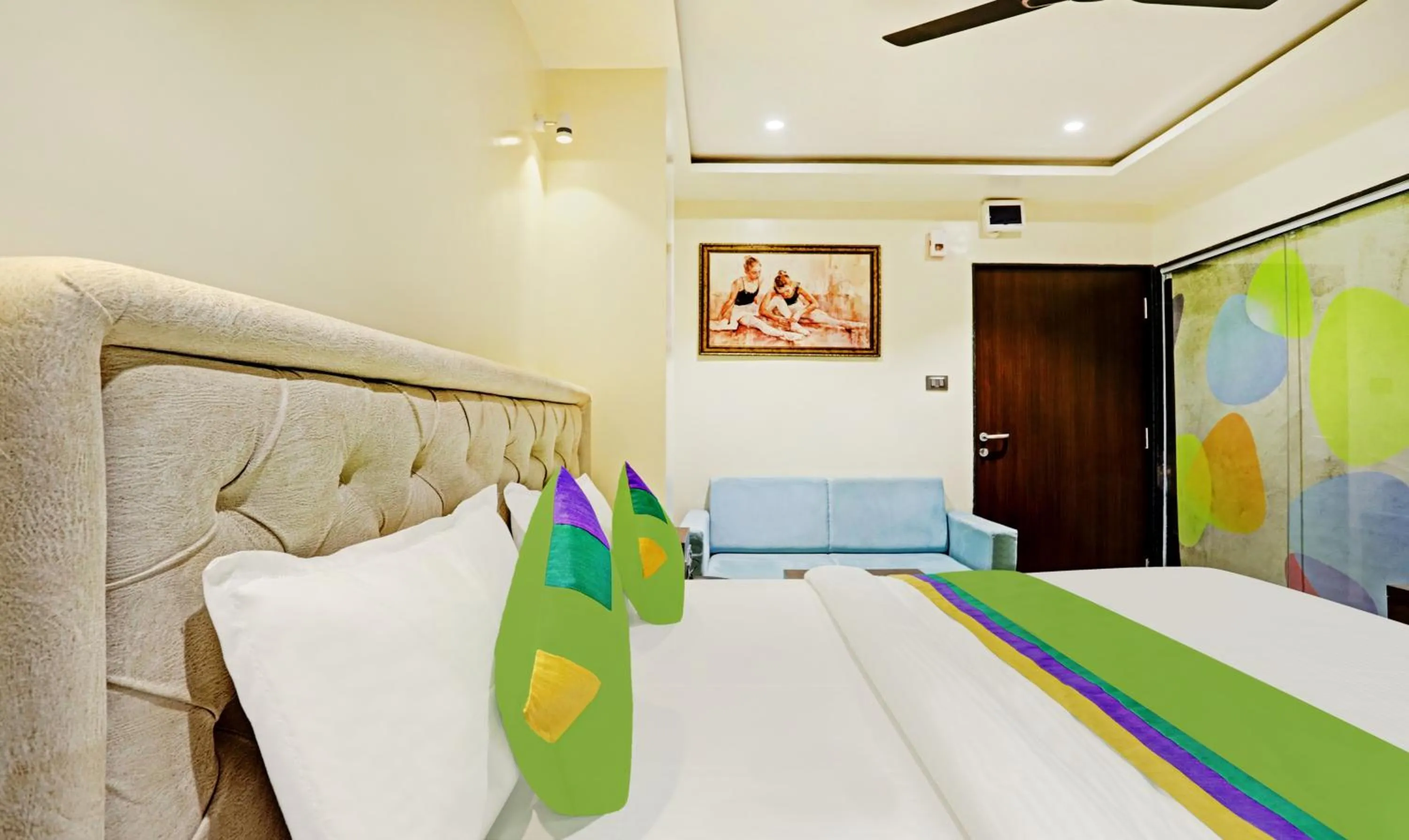 Bedroom, Bed in Treebo Risha