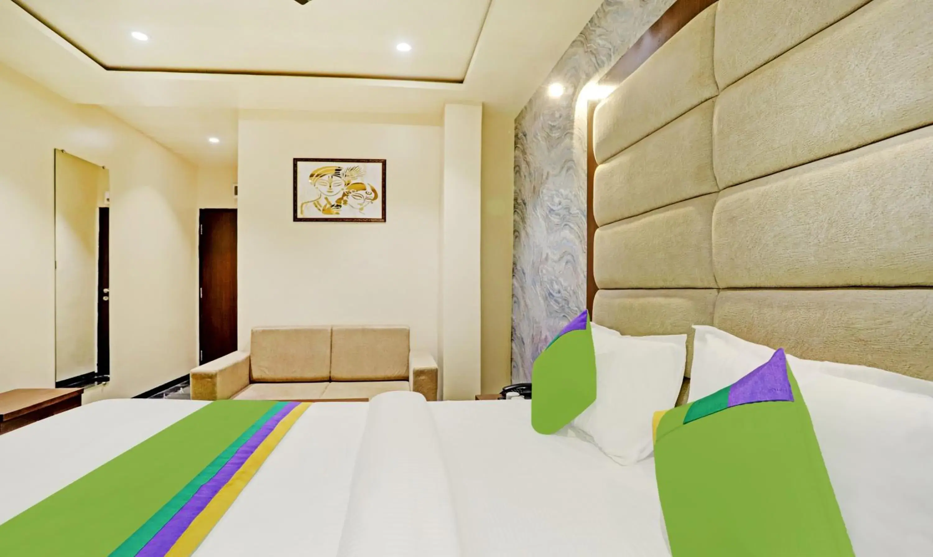 Bedroom, Bed in Treebo Risha Bedroom, Bed in Treebo Risha