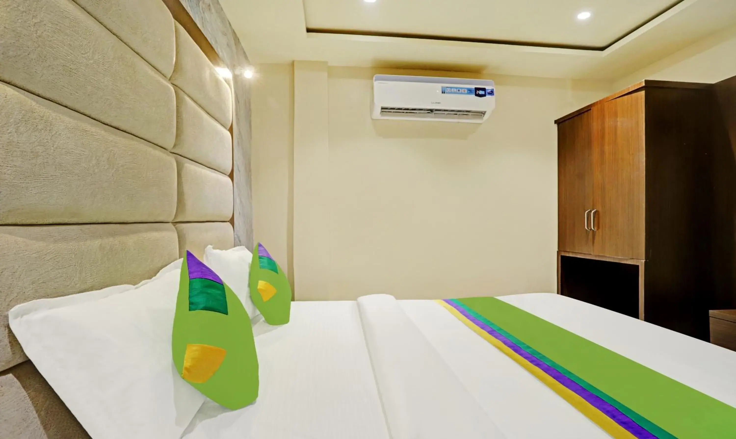 Bedroom, Bed in Treebo Risha Bedroom, Bed in Treebo Risha