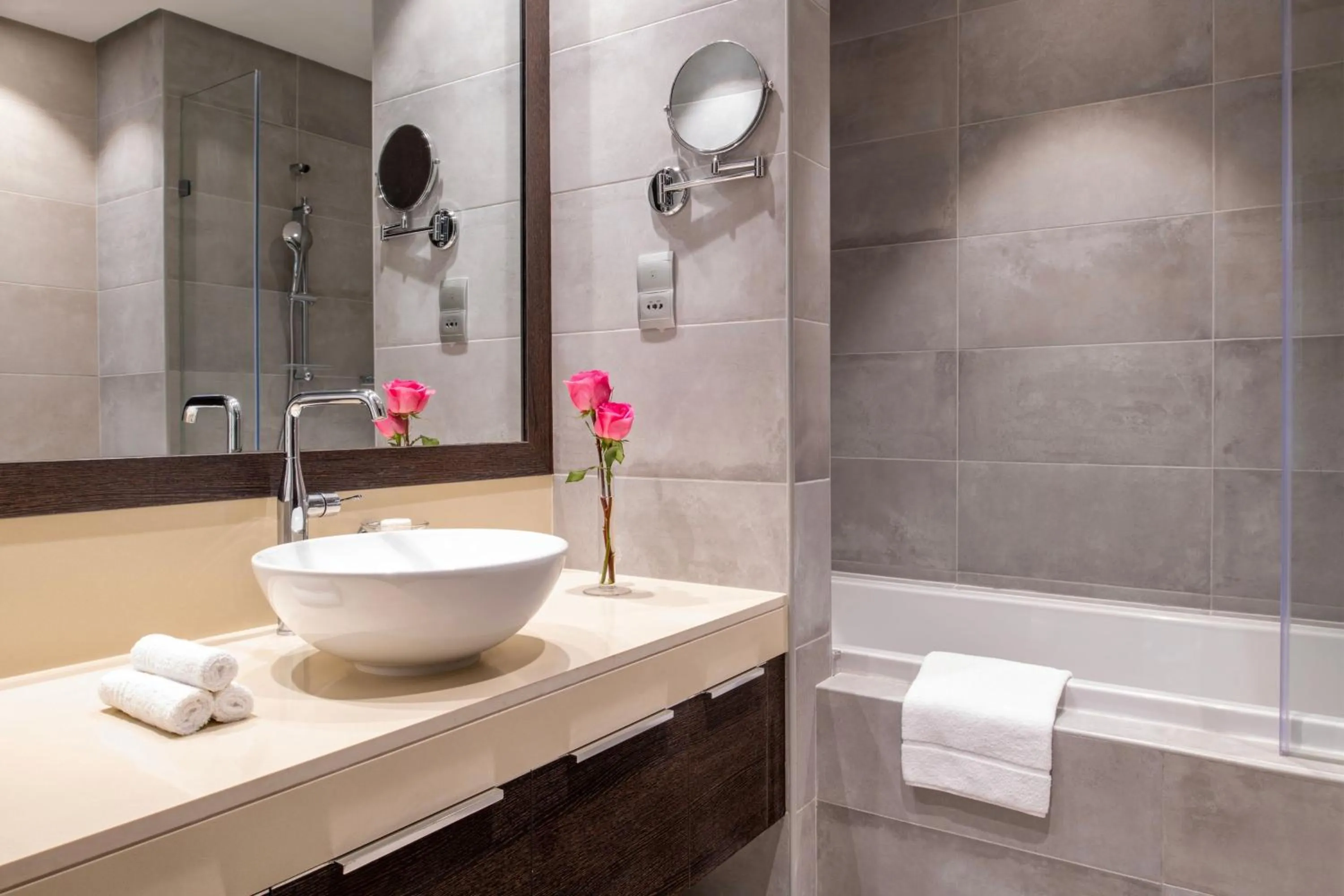 Photo of the whole room in Marriott Executive Apartments Doha, Le Mirage City Walk