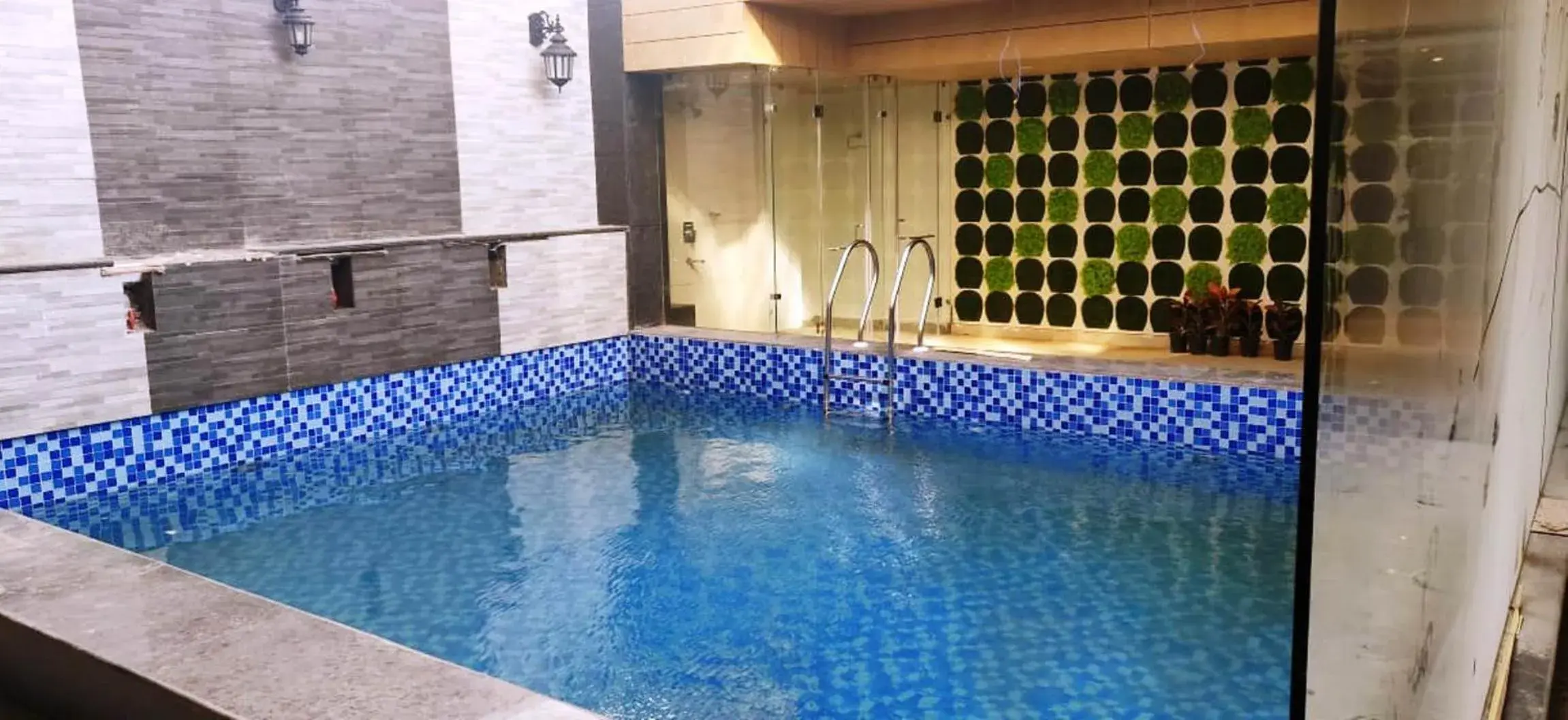 Swimming pool in Hotel Sakura by Maps Swimming pool in Hotel Sakura by Maps