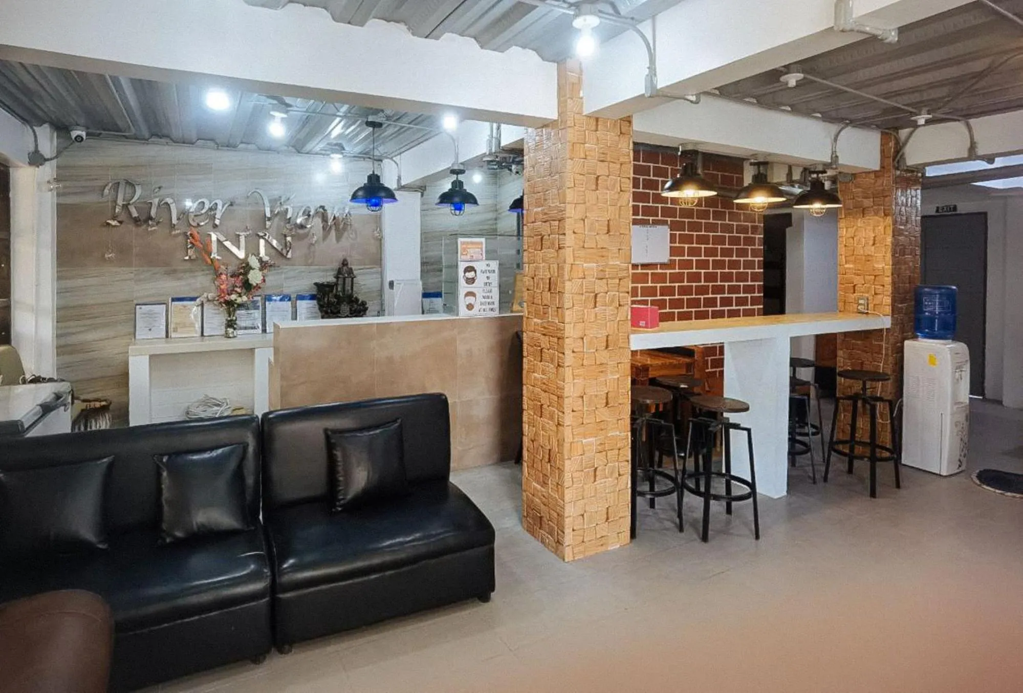 Lounge or bar in UrbanView at Balzain East Tuguegarao City by RedDoorz