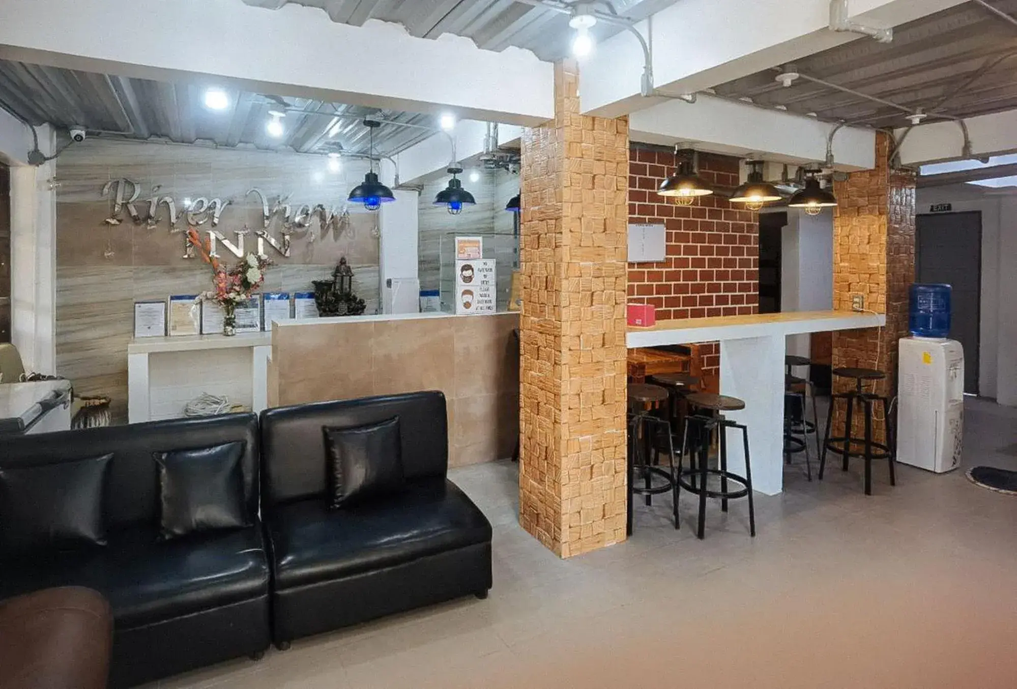 Lounge or bar in UrbanView at Balzain East Tuguegarao City by RedDoorz Lounge or bar in UrbanView at Balzain East Tuguegarao City by RedDoorz