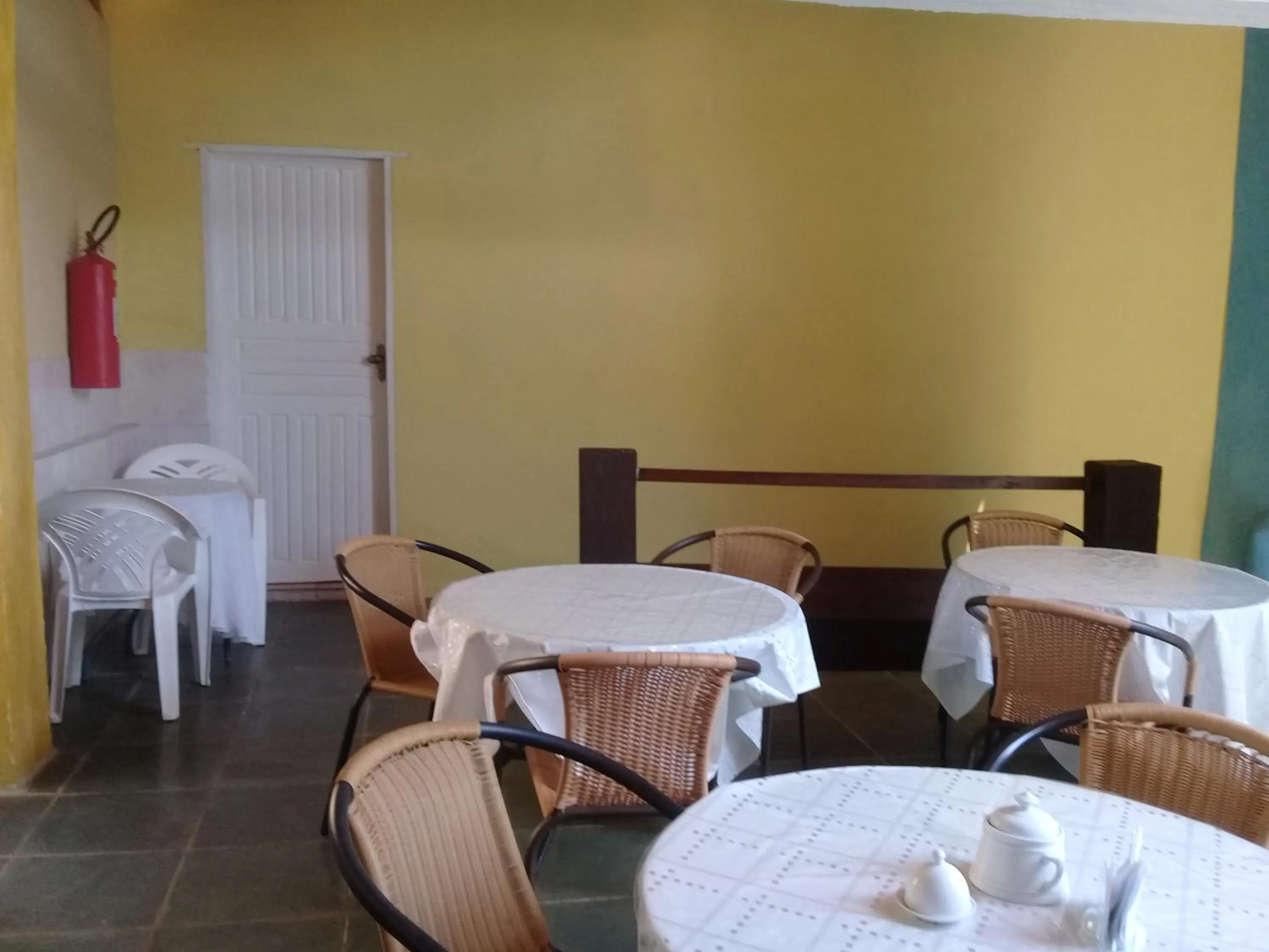 Restaurant/places to eat, Bed in Pousada Villas Colossos