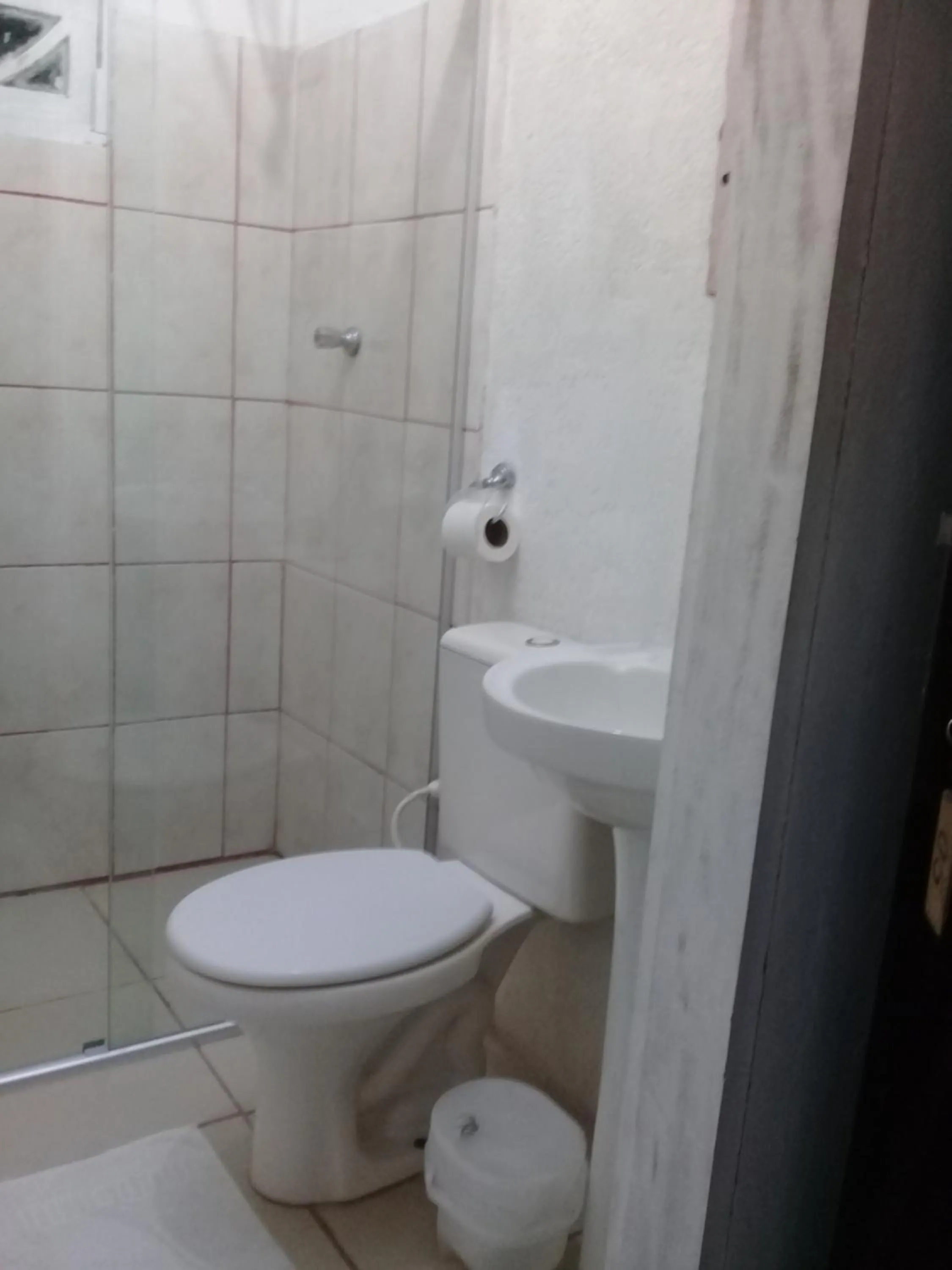 Toilet in Pousada Villas Colossos