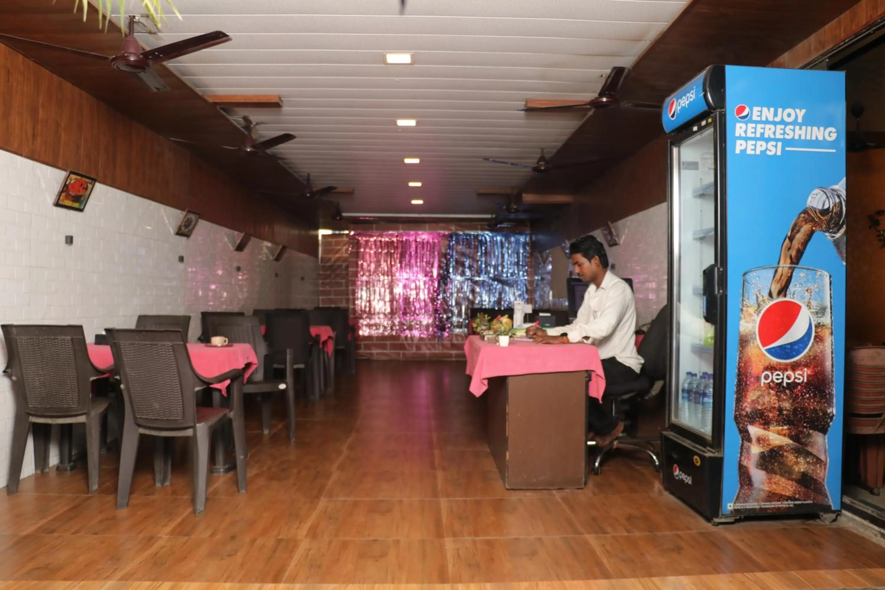 Restaurant/places to eat in Hotel Geetanjali St Bus Stand Panvel