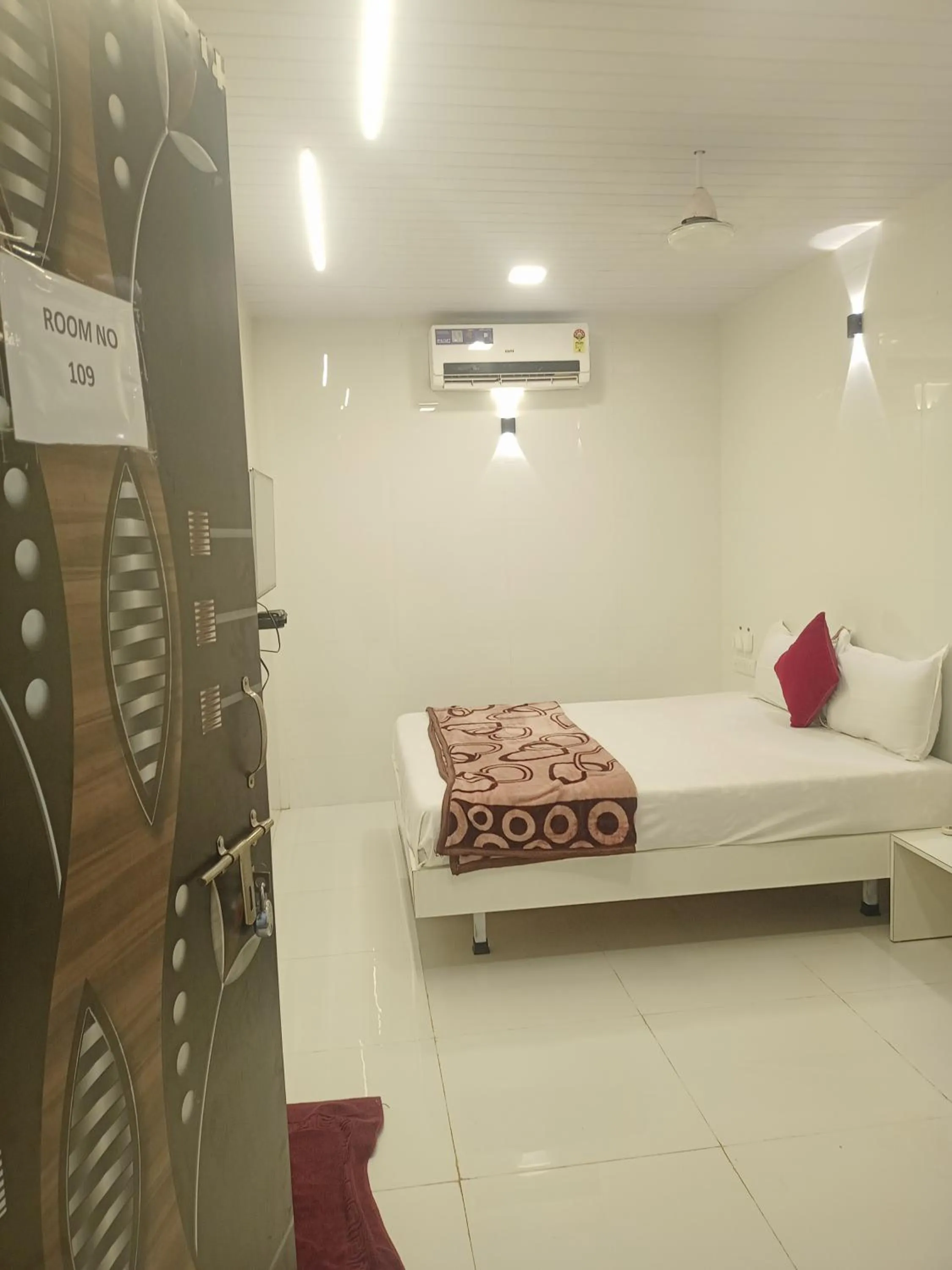 Bed in Hotel Geetanjali St Bus Stand Panvel