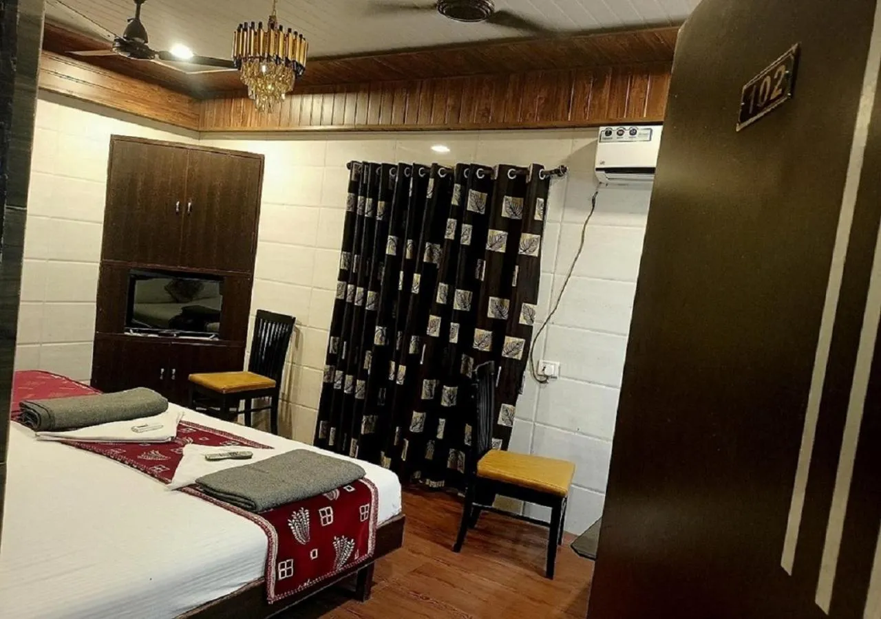 Shower in Hotel Geetanjali St Bus Stand Panvel