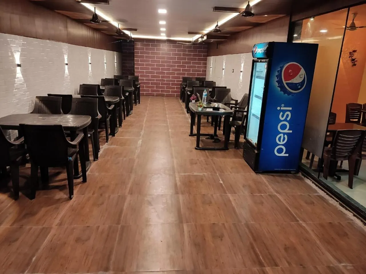 Restaurant/places to eat in Hotel Geetanjali St Bus Stand Panvel