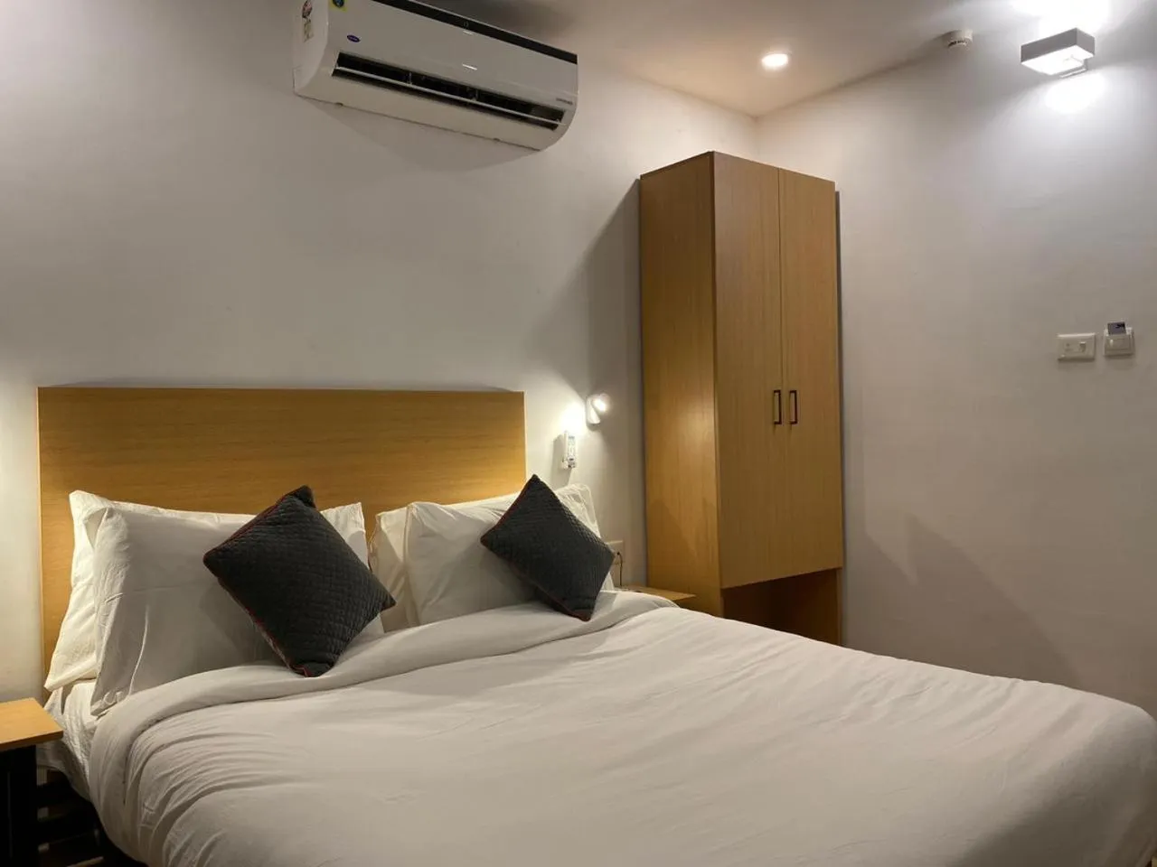 Photo of the whole room, Bed in Hotel Jaiman