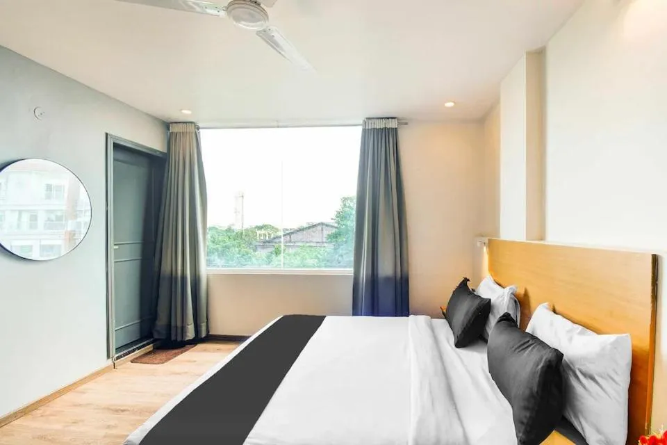 Restaurant/places to eat, Bed in Hotel Jaiman