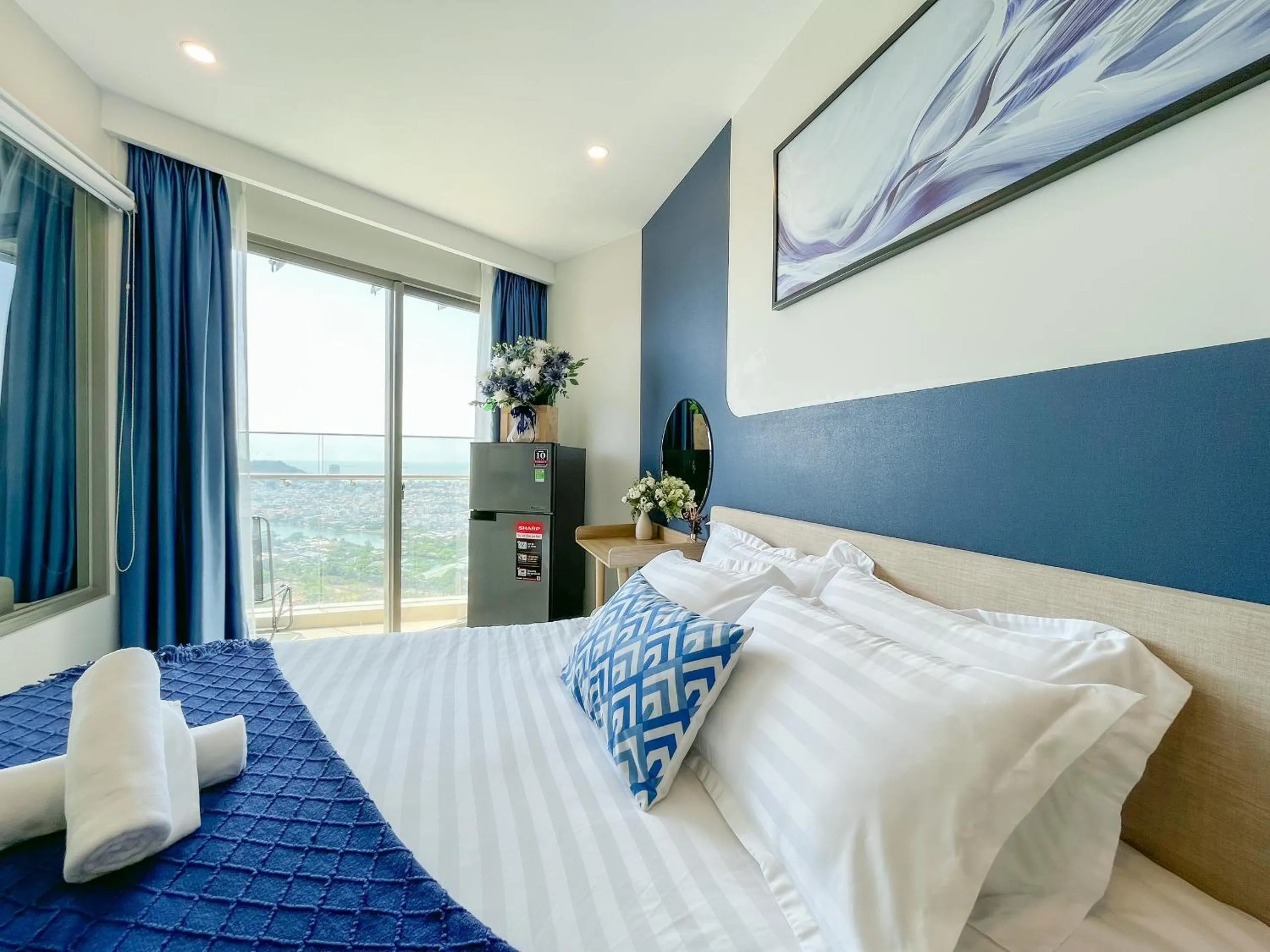 Bedroom, Bed in The Sóng Apartment Vũng Tàu - Mita House