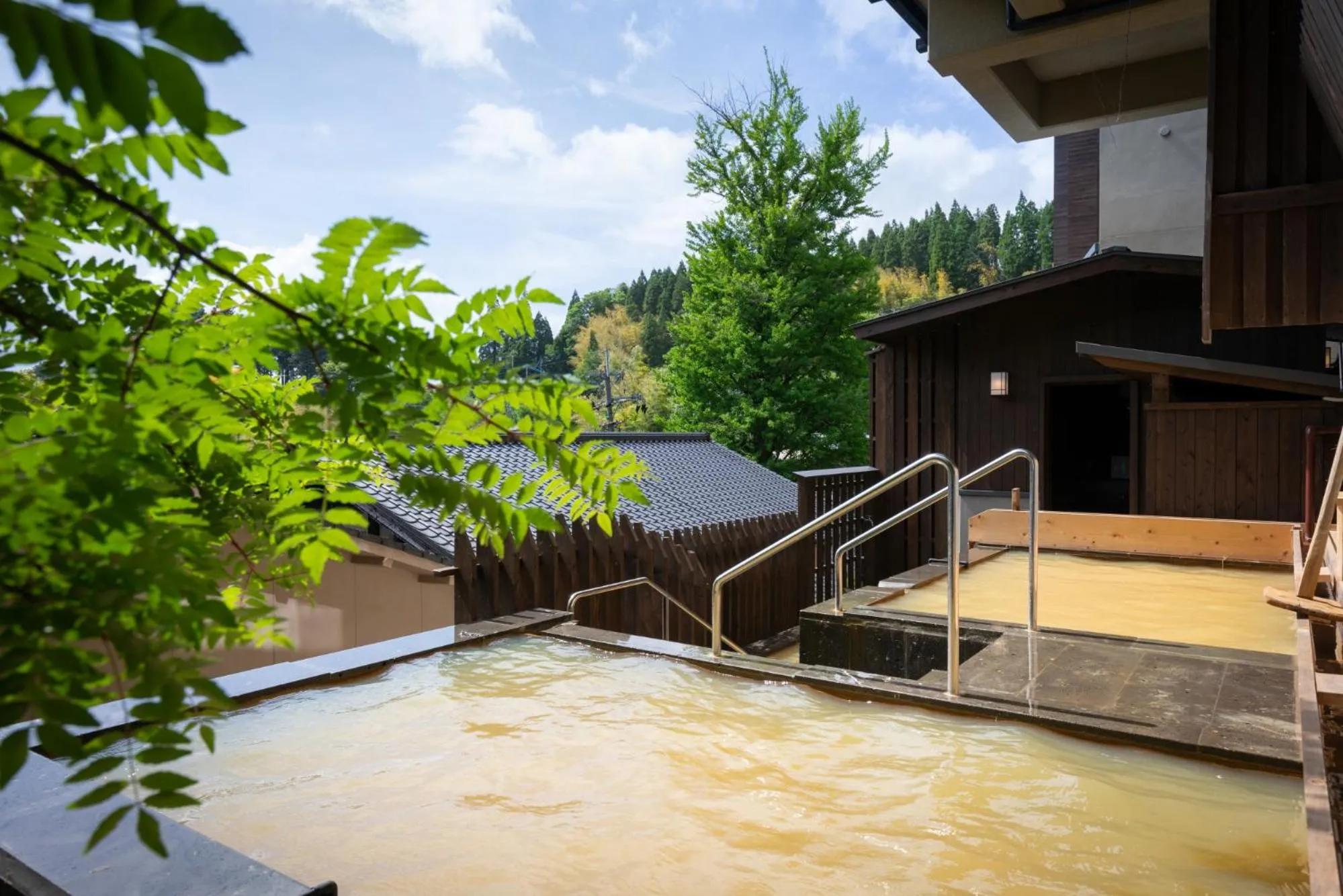 Hot Spring Bath in Ryokan Nanjoen