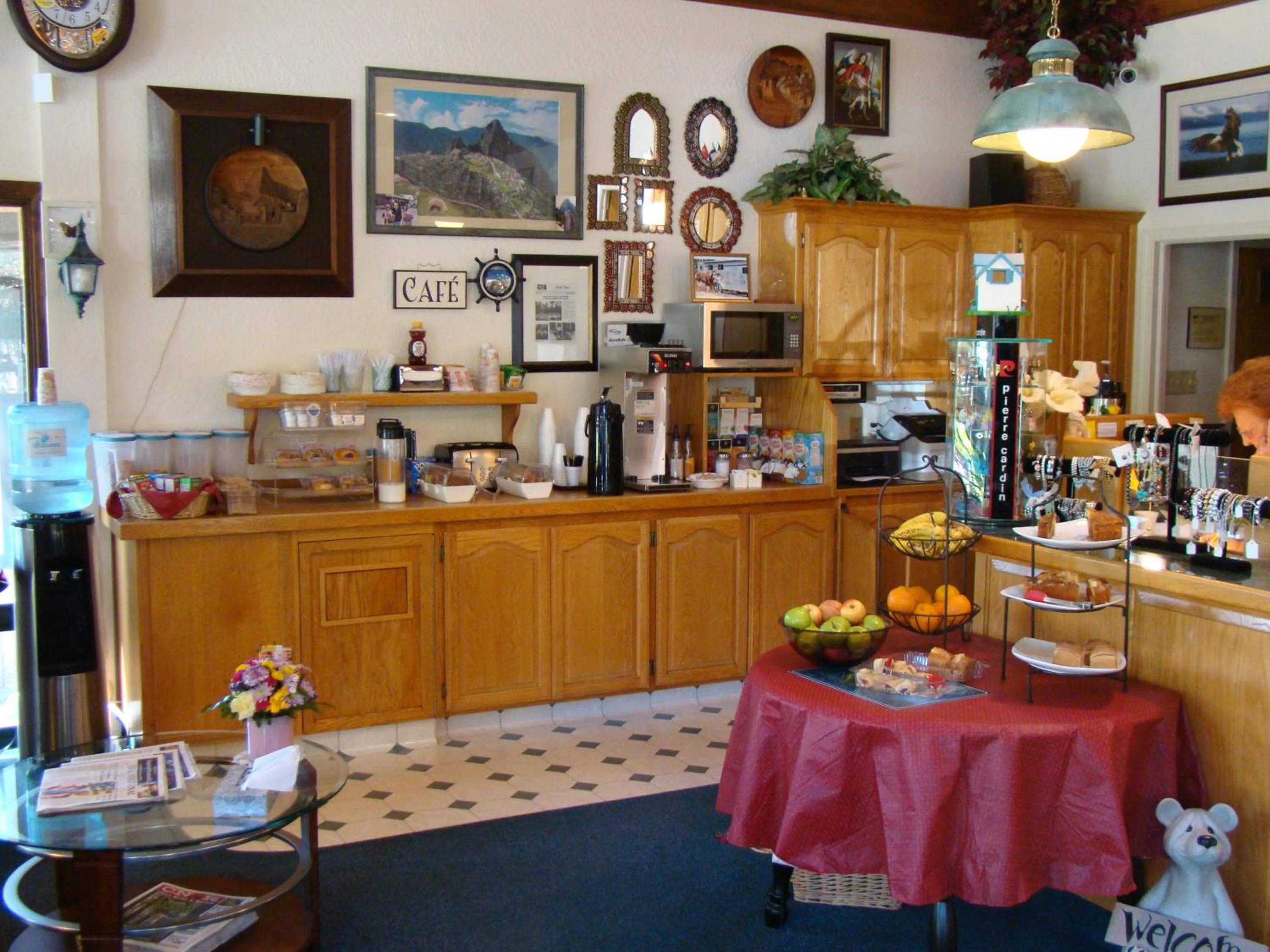 Coffee/tea facilities in Ponderosa Gardens Motel