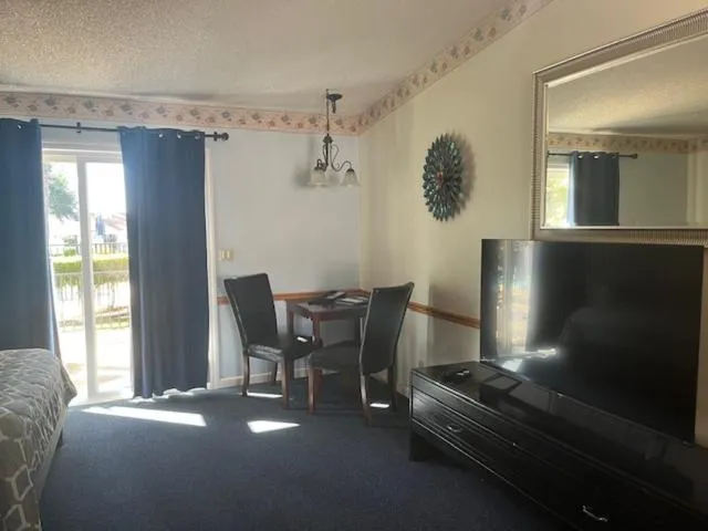 Patio in Ponderosa Gardens Motel