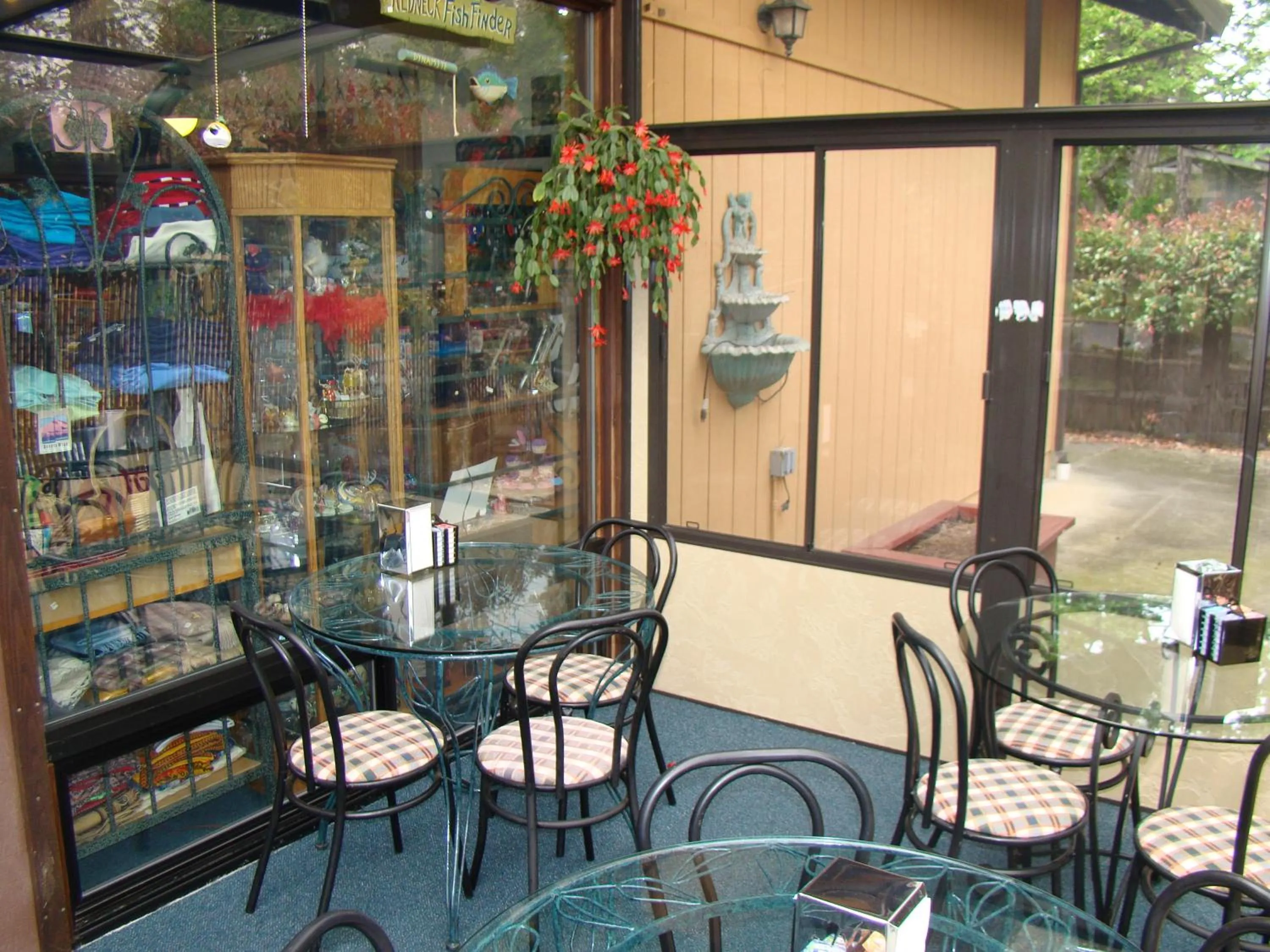 Lobby or reception in Ponderosa Gardens Motel