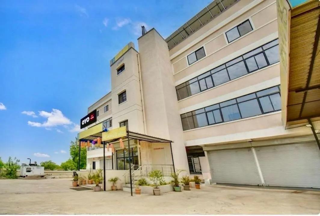 Facade/entrance in Hotel O Grand Executive