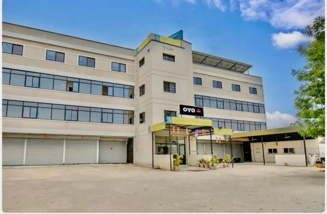 Facade/entrance in Hotel O Grand Executive Facade/entrance in Hotel O Grand Executive