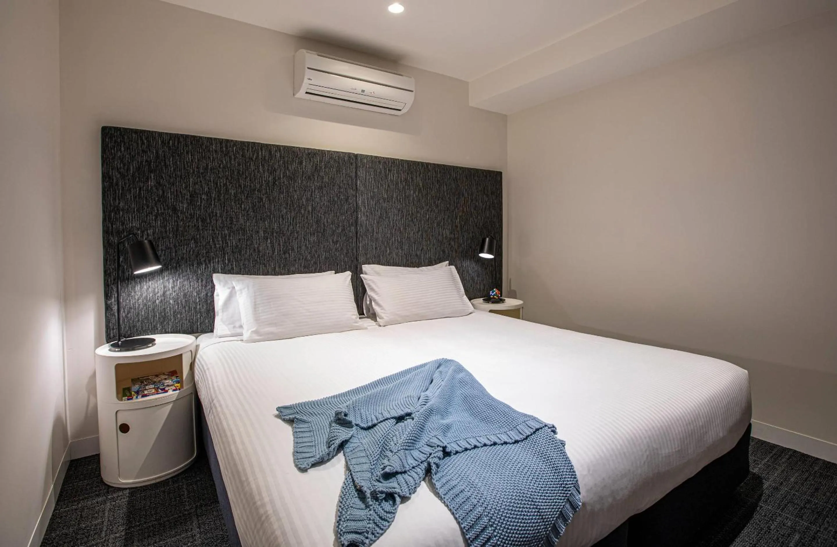 Bedroom, Bed in MainStay Suites Abbotsford