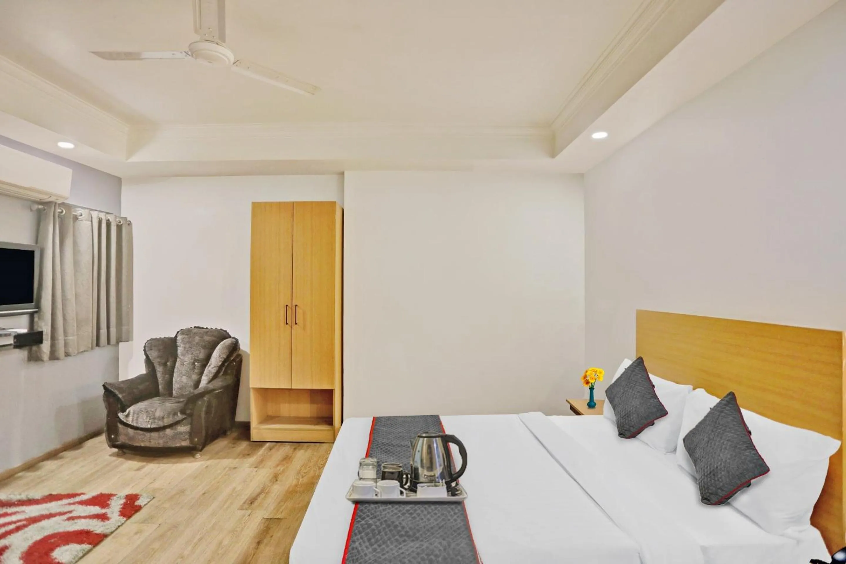 Bedroom, Bed in Townhouse Jp Grand Near Mayapuri Chowk