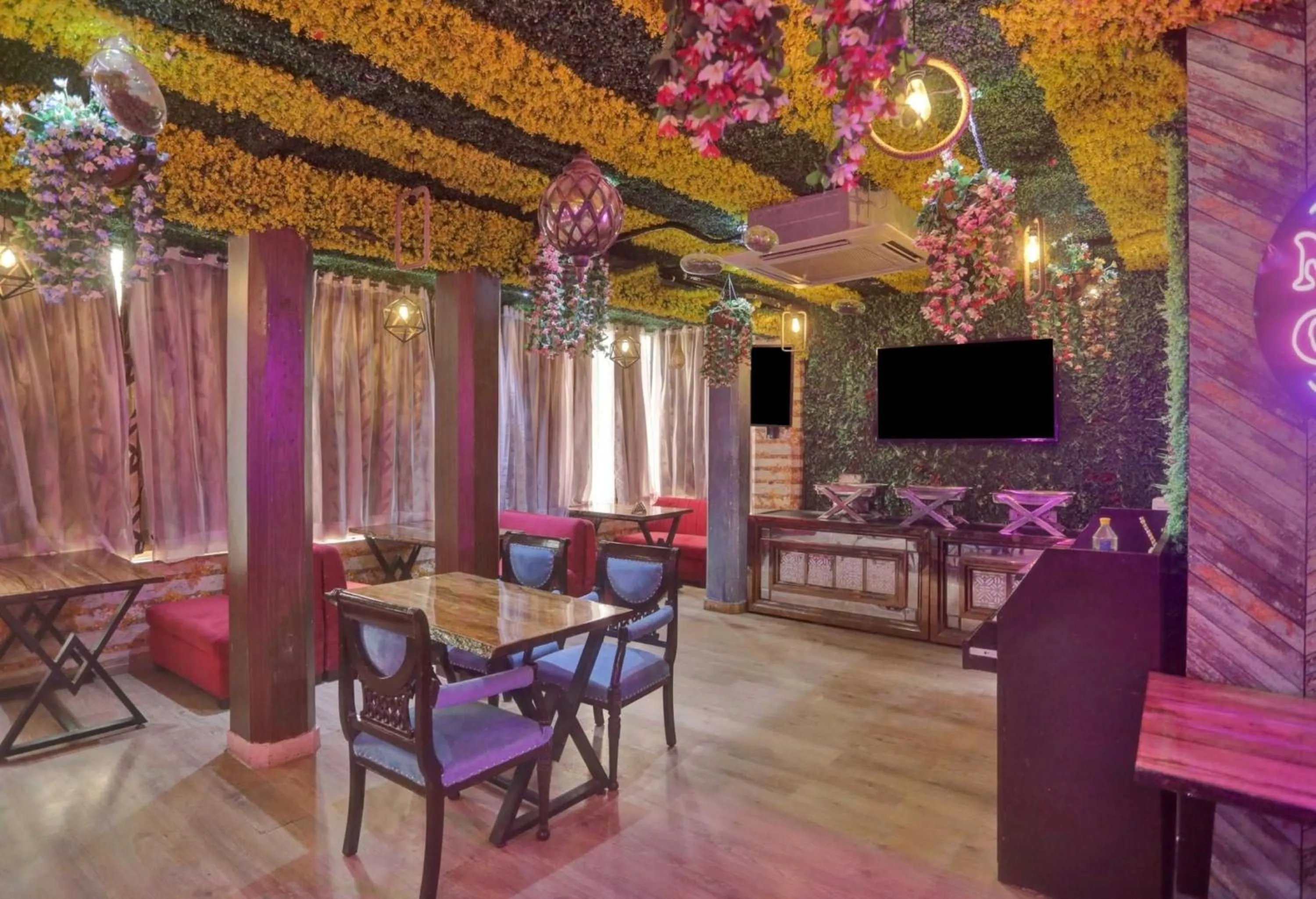 Dining area in Townhouse Jp Grand Near Mayapuri Chowk