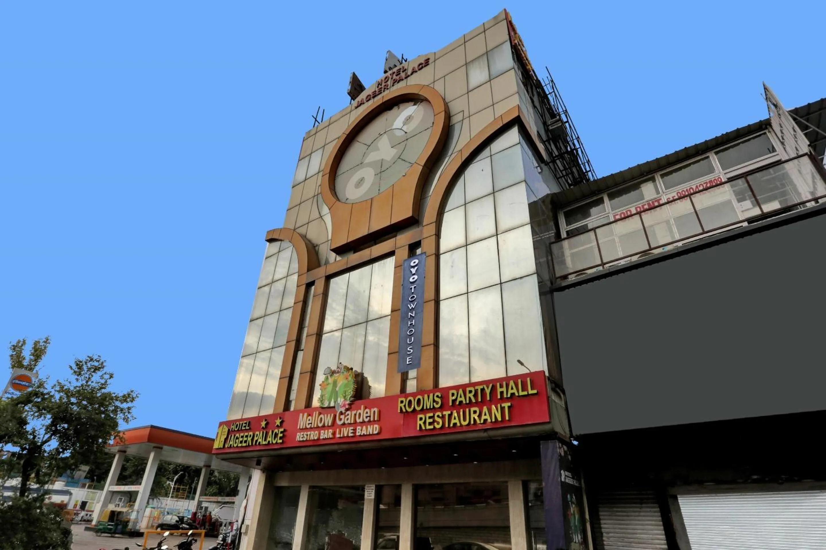 Facade/entrance in Townhouse Jp Grand Near Mayapuri Chowk