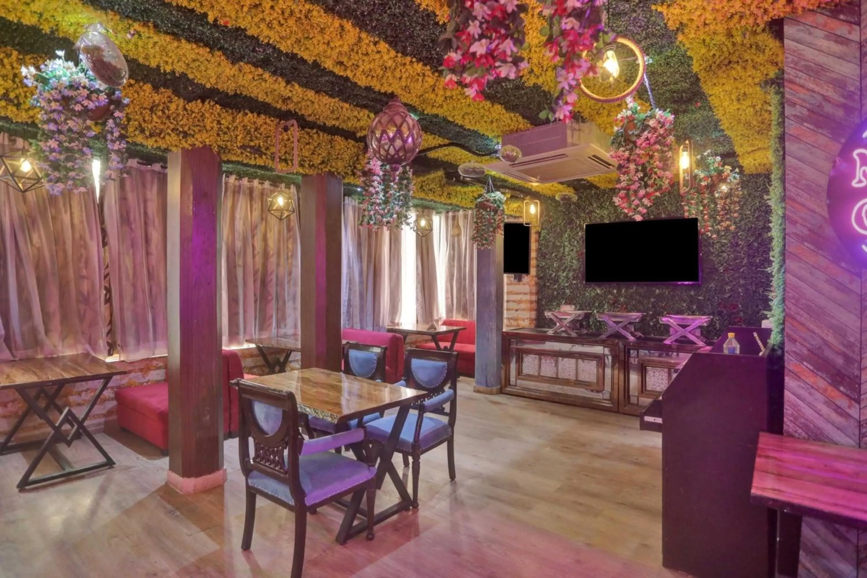 Dining area in Townhouse Jp Grand Near Mayapuri Chowk