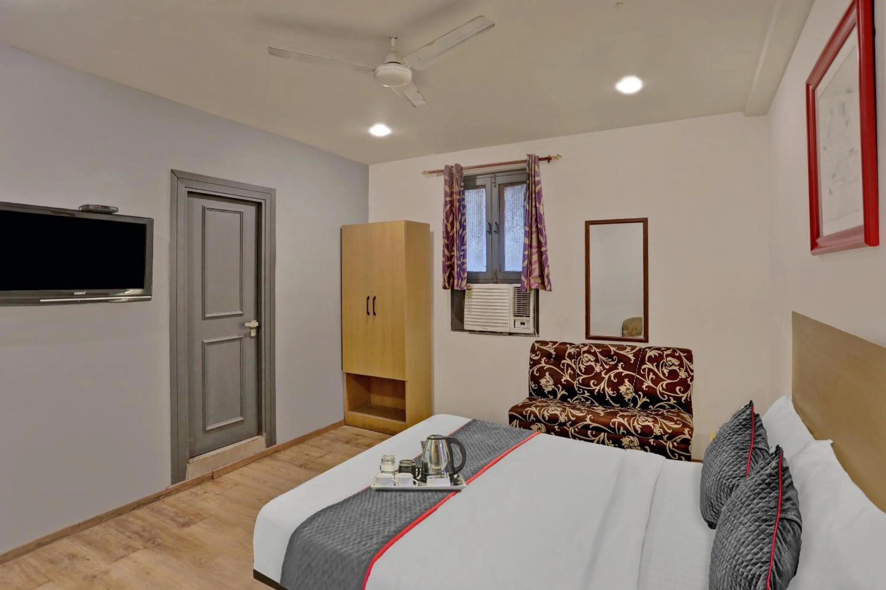 Bedroom, Bed in Townhouse Jp Grand Near Mayapuri Chowk