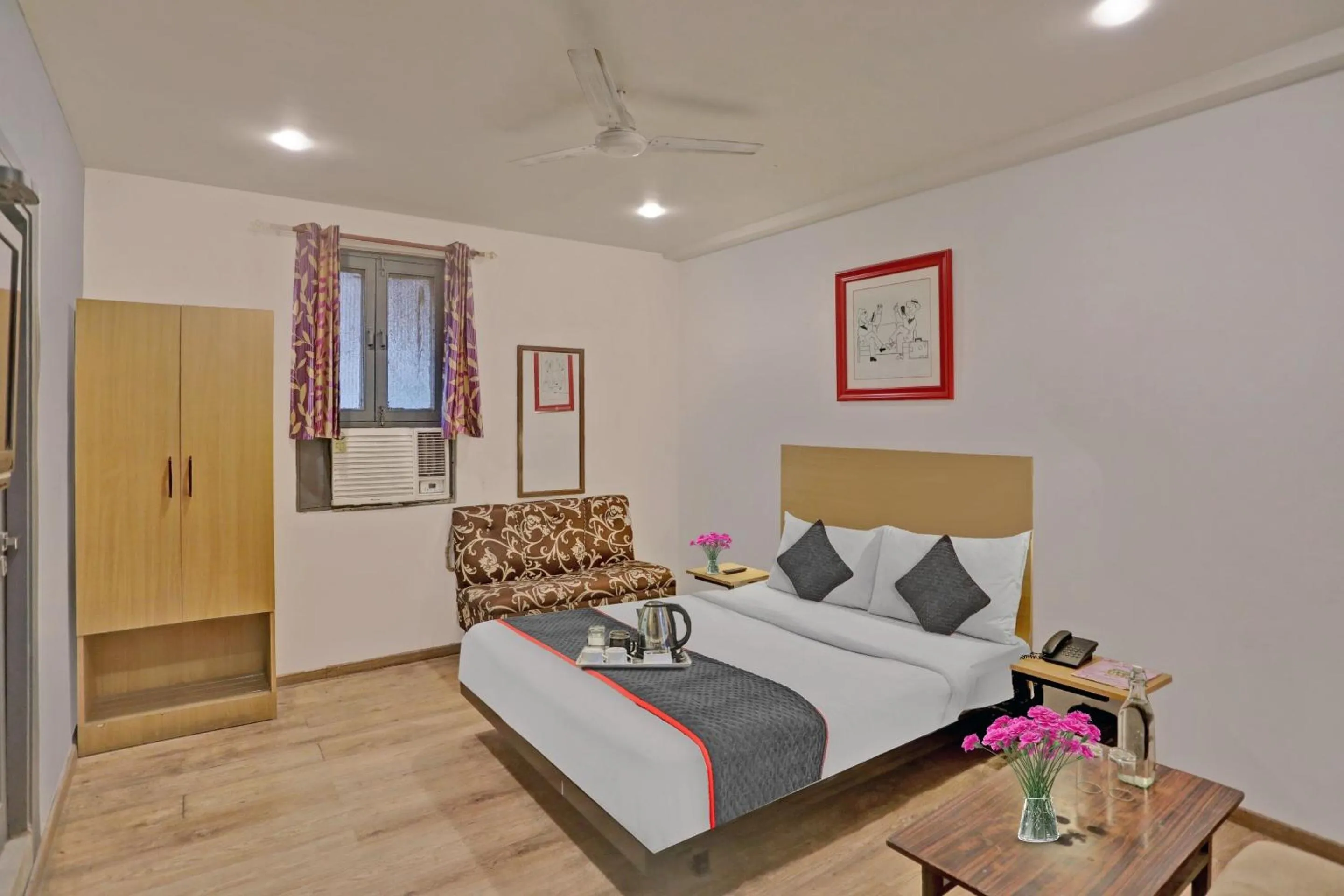 Bedroom, Bed in Townhouse Jp Grand Near Mayapuri Chowk