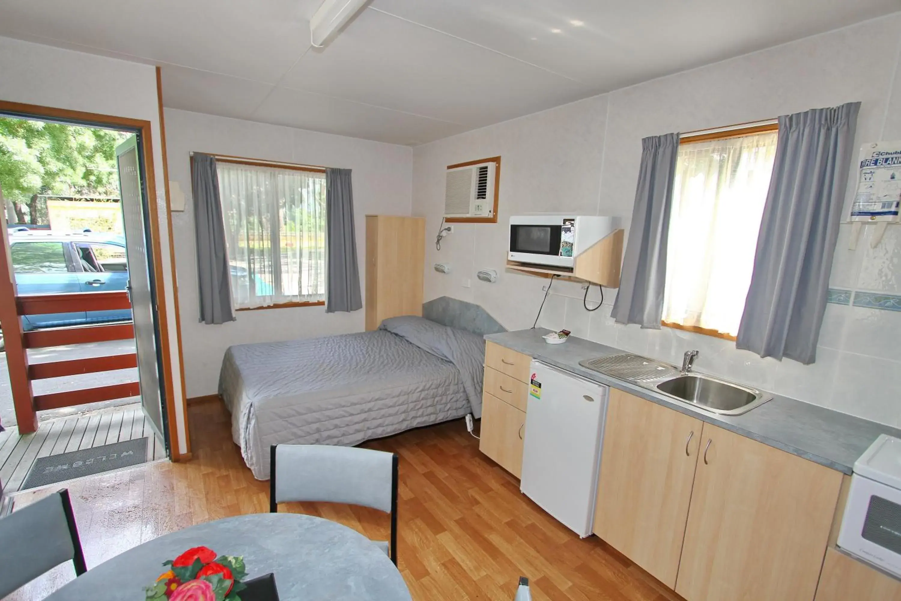 Standard Double Room in Wangaratta Caravan Park Standard Double Room in Wangaratta Caravan Park