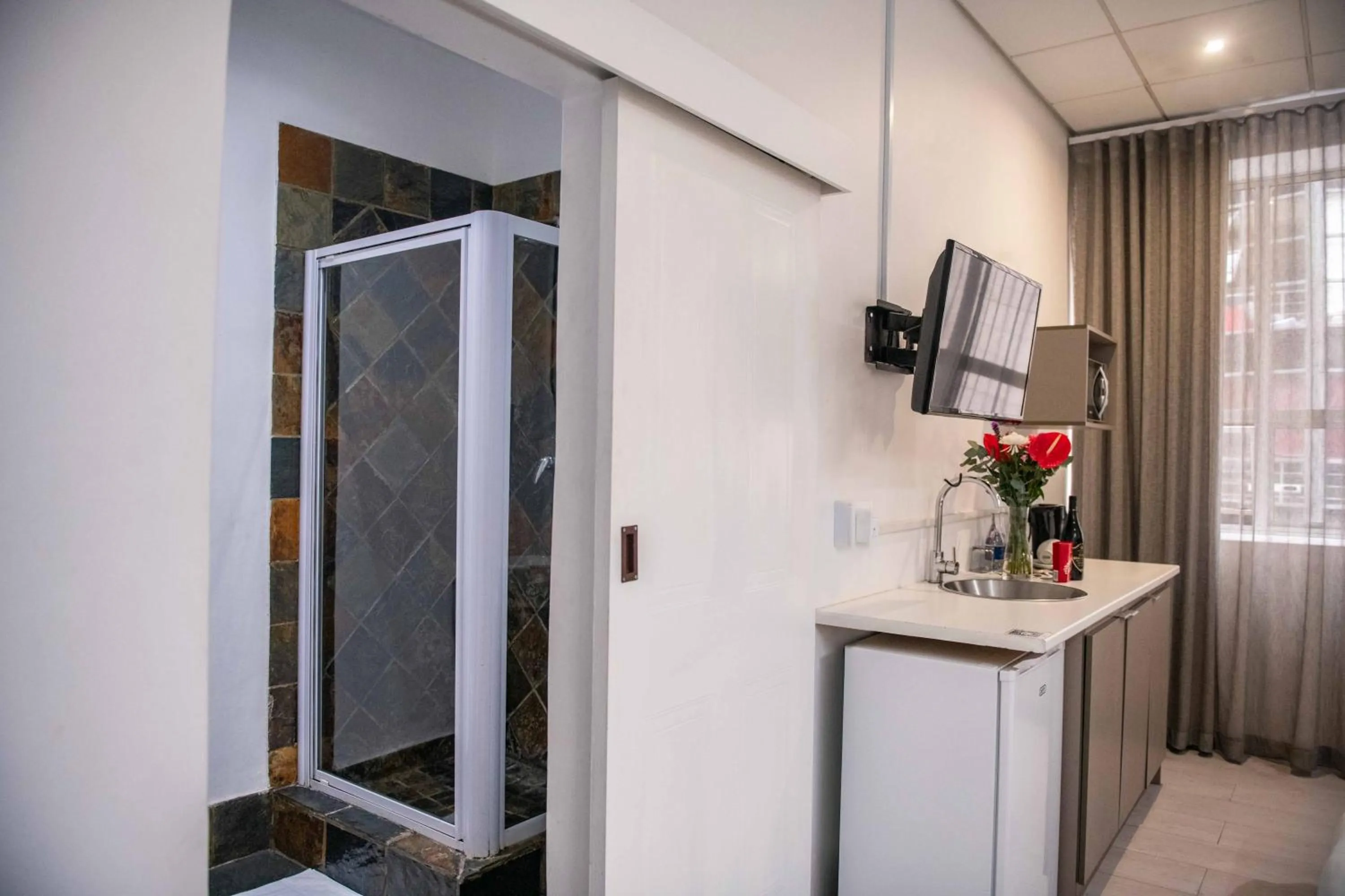 Shower in Cape Diamond Boutique Hotel