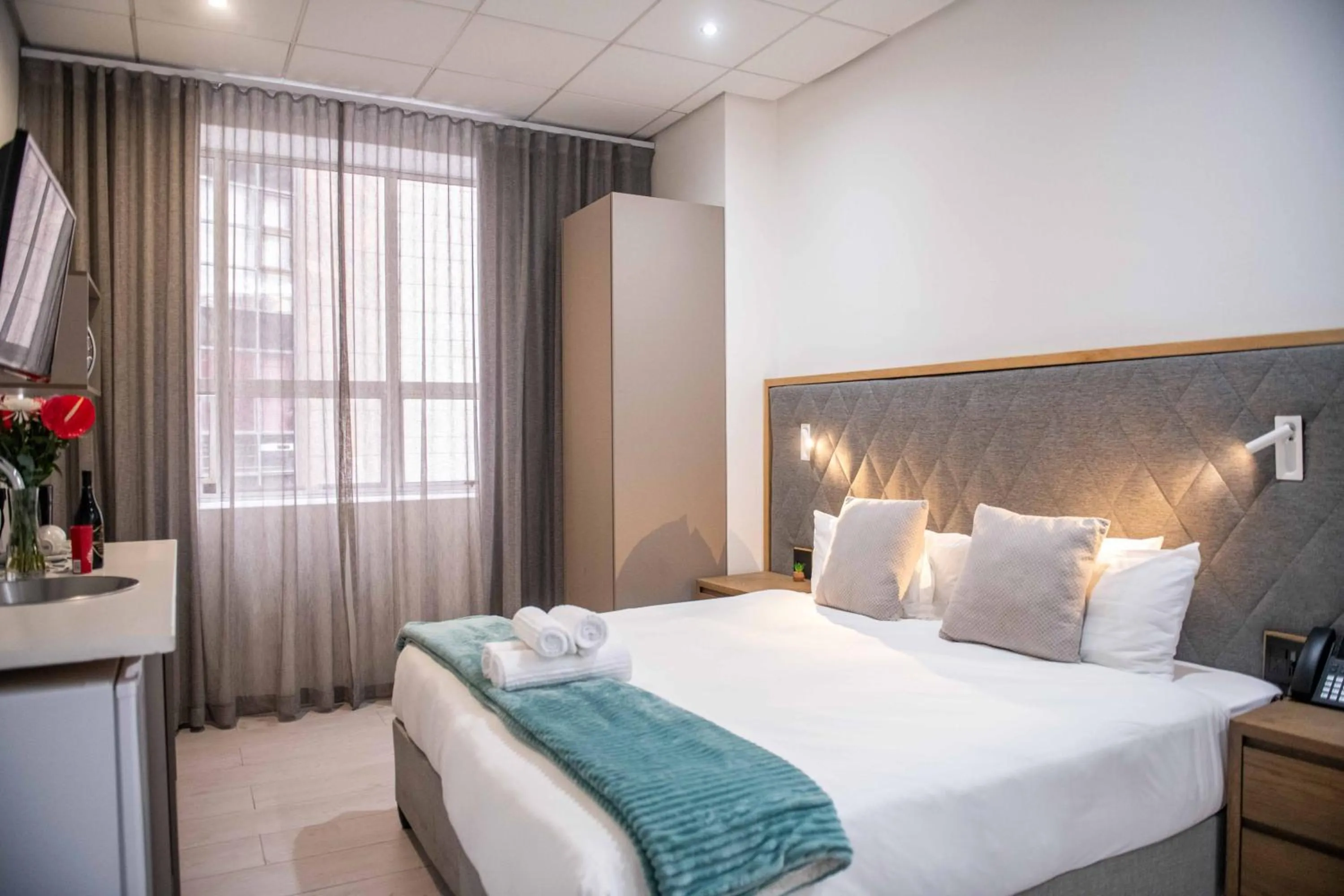 Photo of the whole room, Bed in Cape Diamond Boutique Hotel