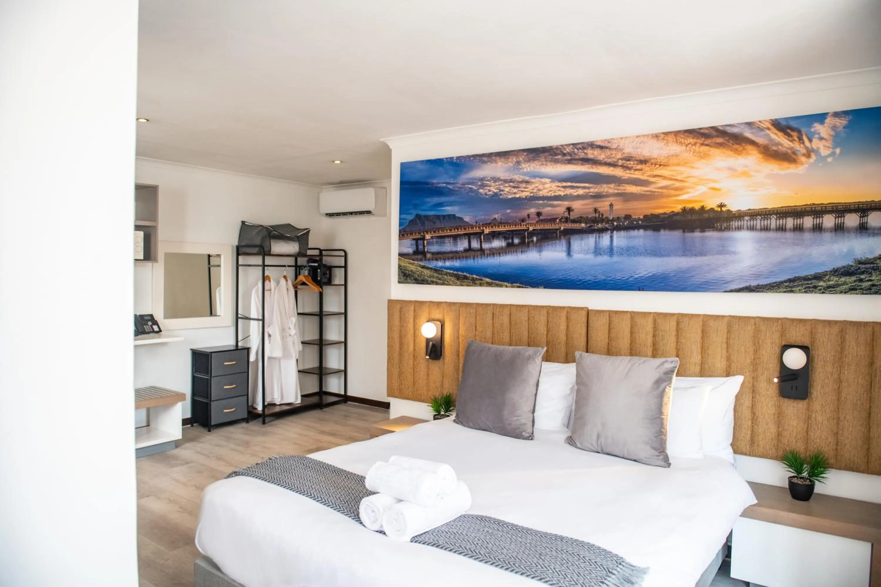 Photo of the whole room, Bed in Cape Diamond Boutique Hotel