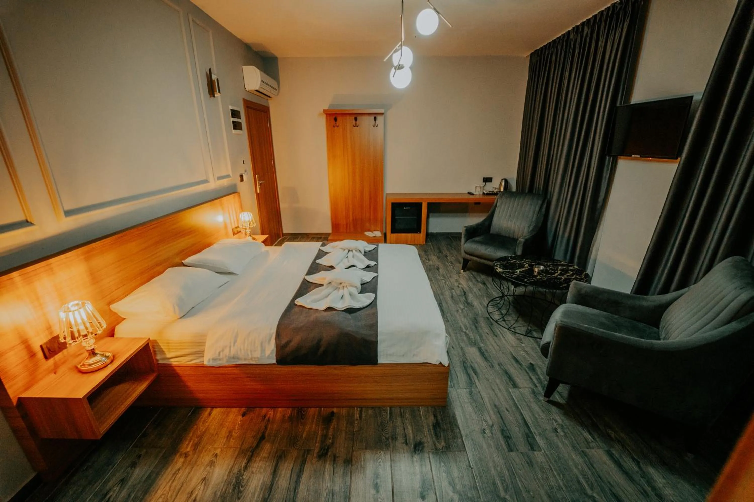 Bed in Grand Quars Hotel