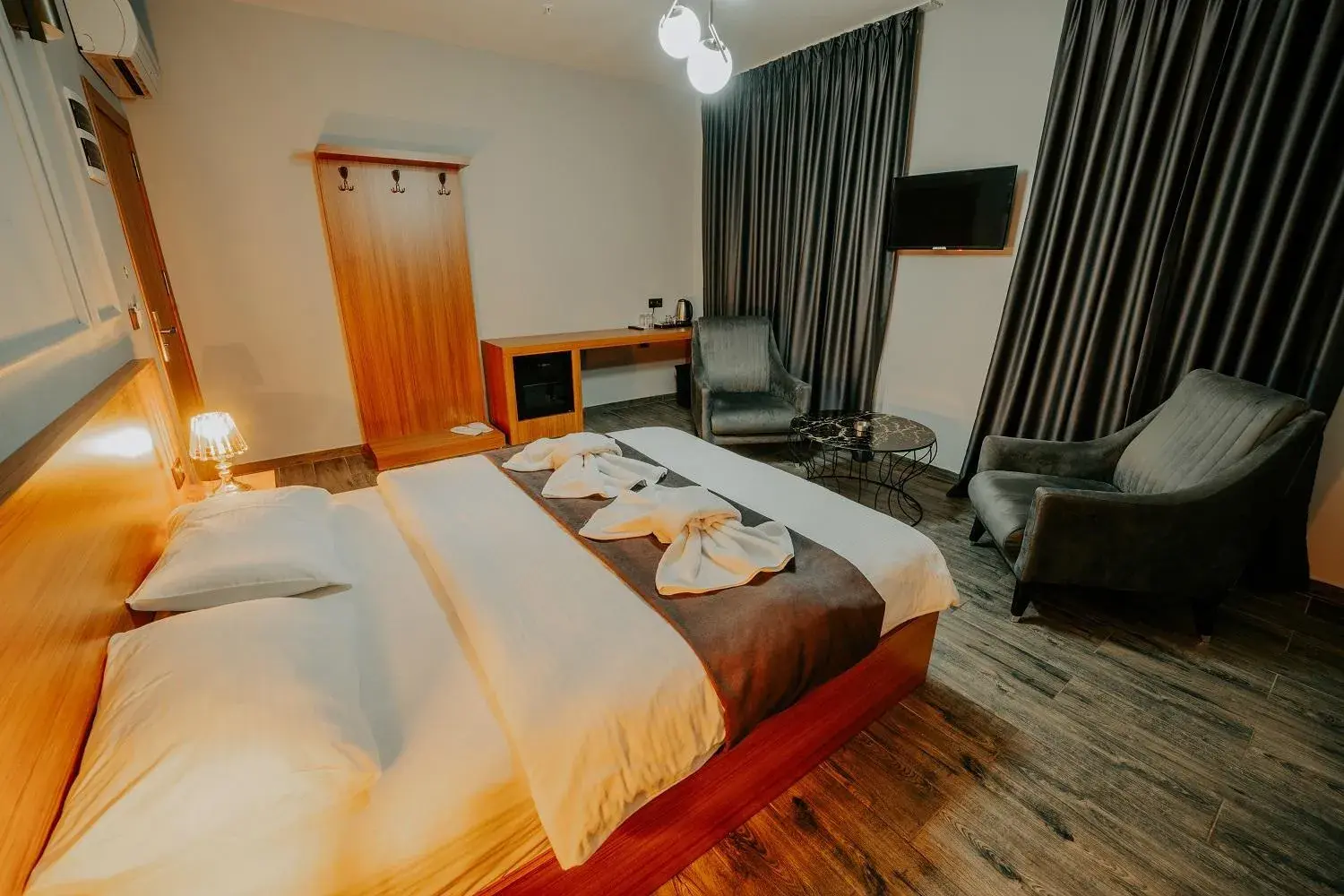 Bed in Grand Quars Hotel Bed in Grand Quars Hotel