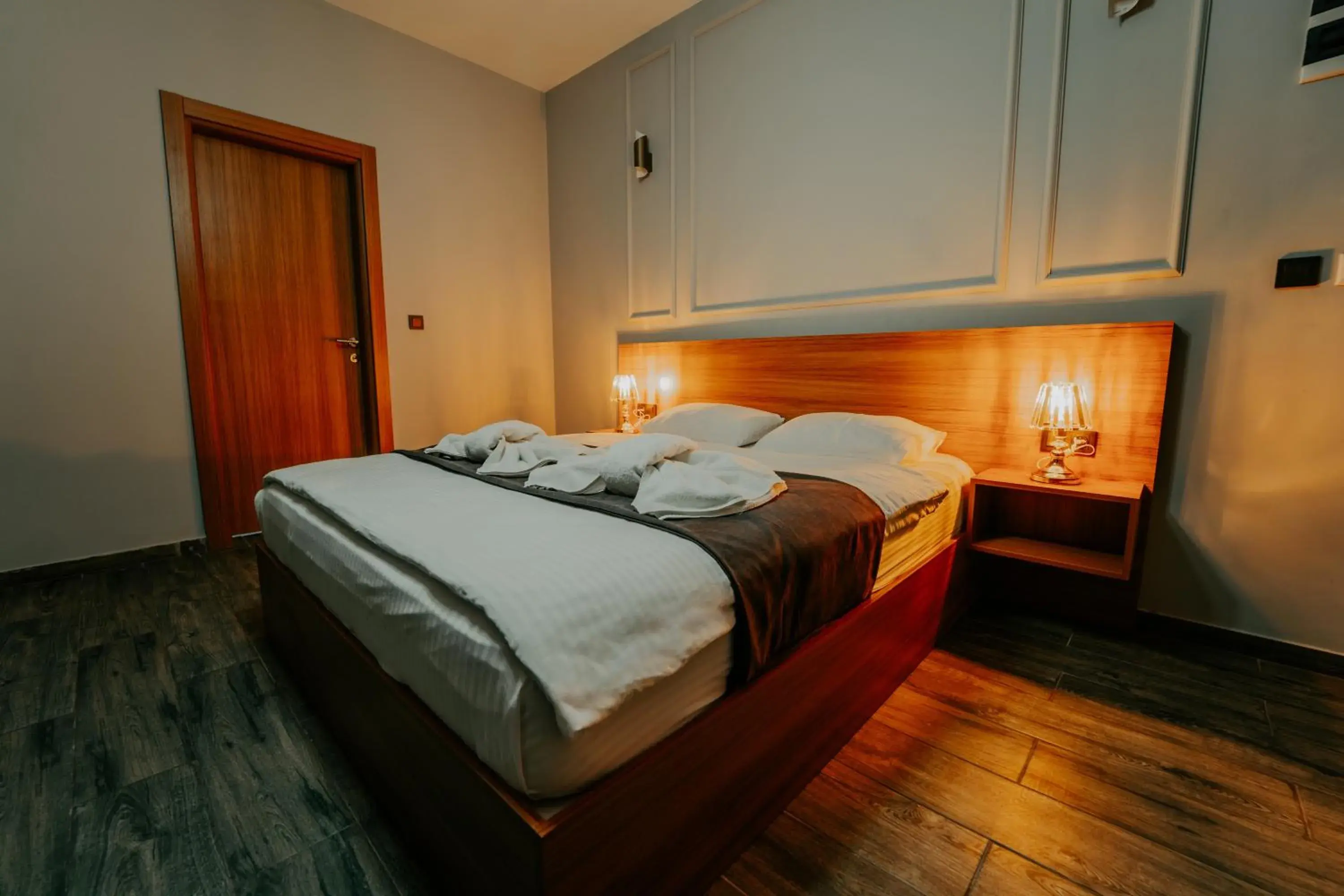 Photo of the whole room, Bed in Grand Quars Hotel Photo of the whole room, Bed in Grand Quars Hotel