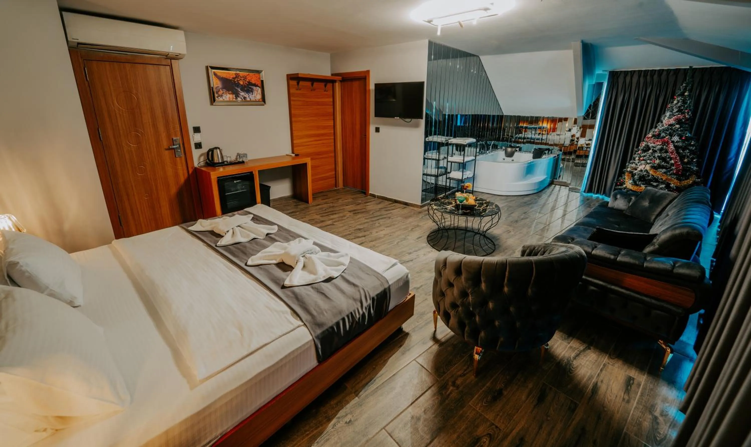 Bed in Grand Quars Hotel