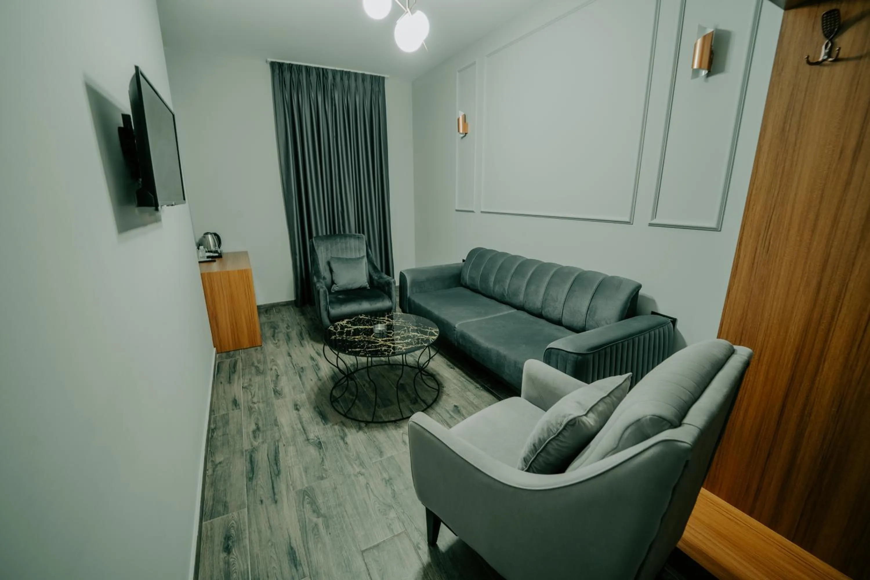 TV and multimedia in Grand Quars Hotel