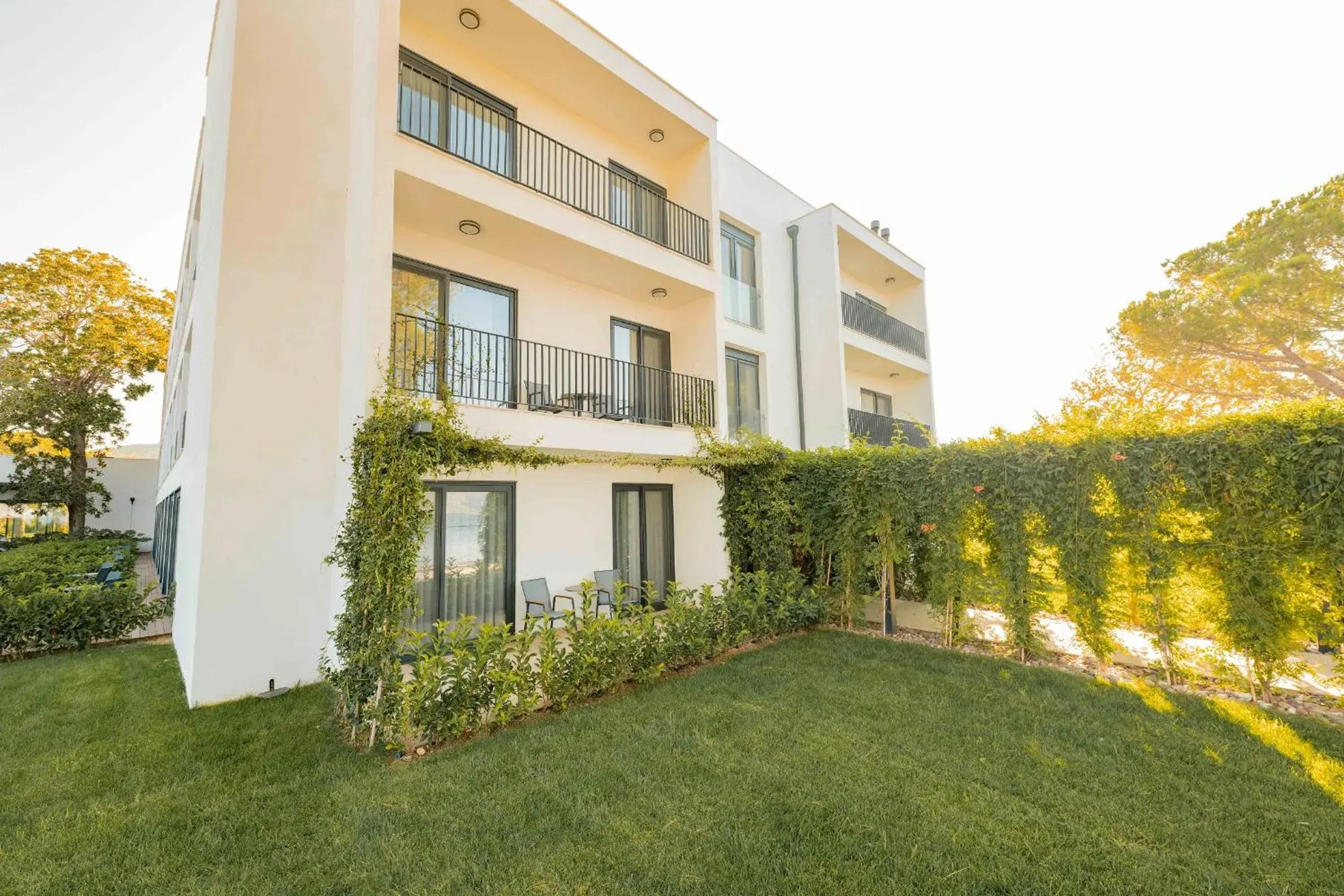 Property building in Pınar Otel Property building in Pınar Otel