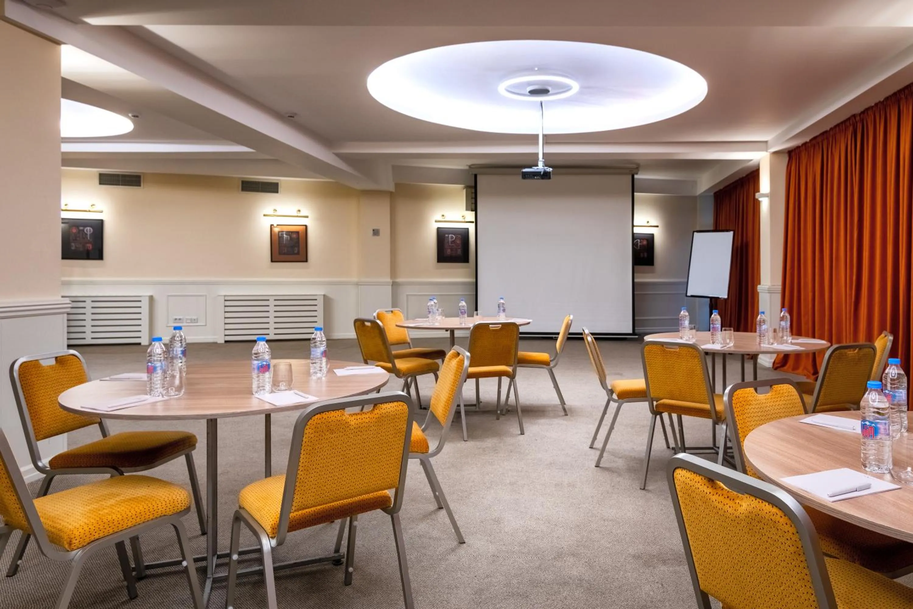 Meeting/conference room in GINGER Hotel