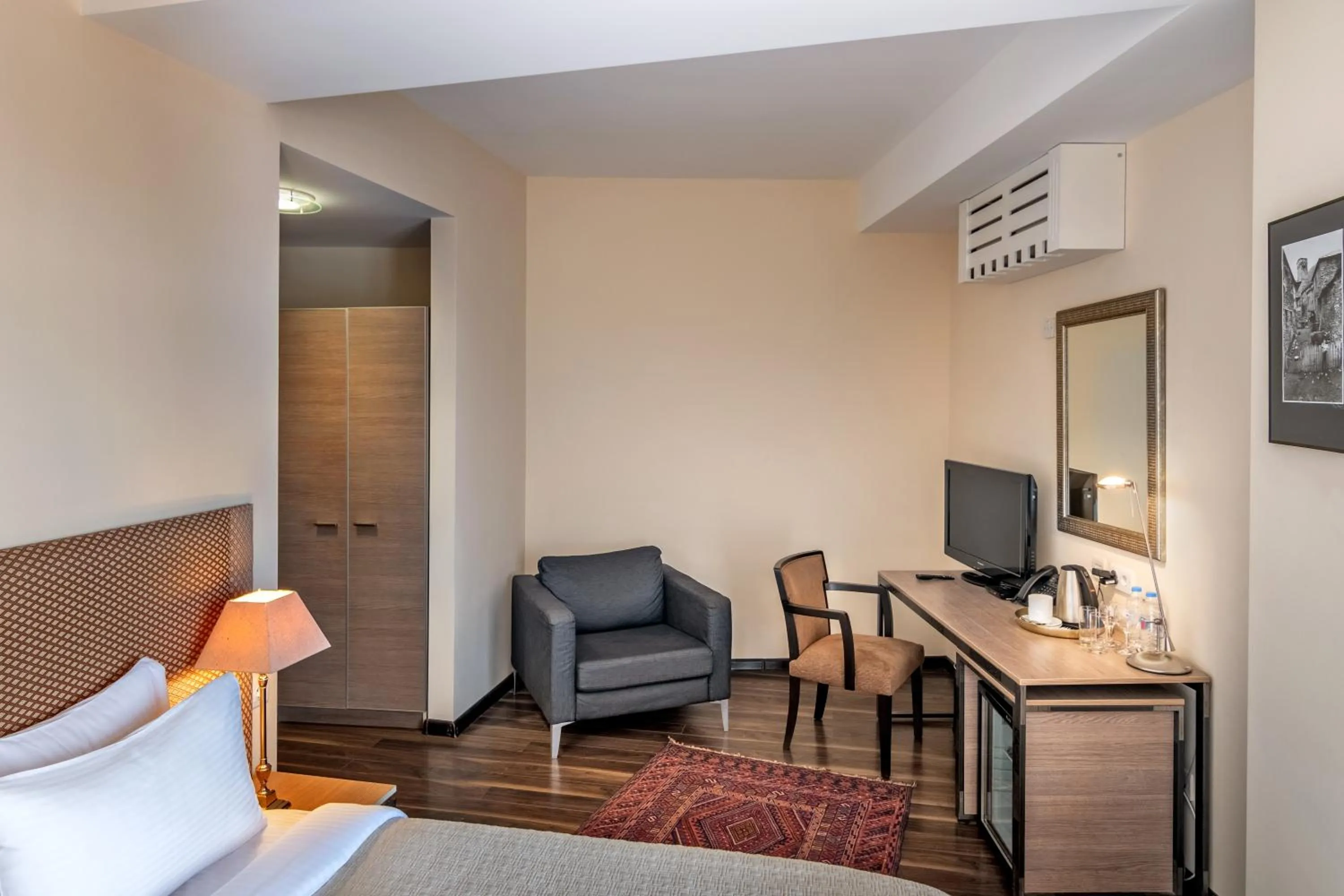 TV and multimedia, Bed in GINGER Hotel