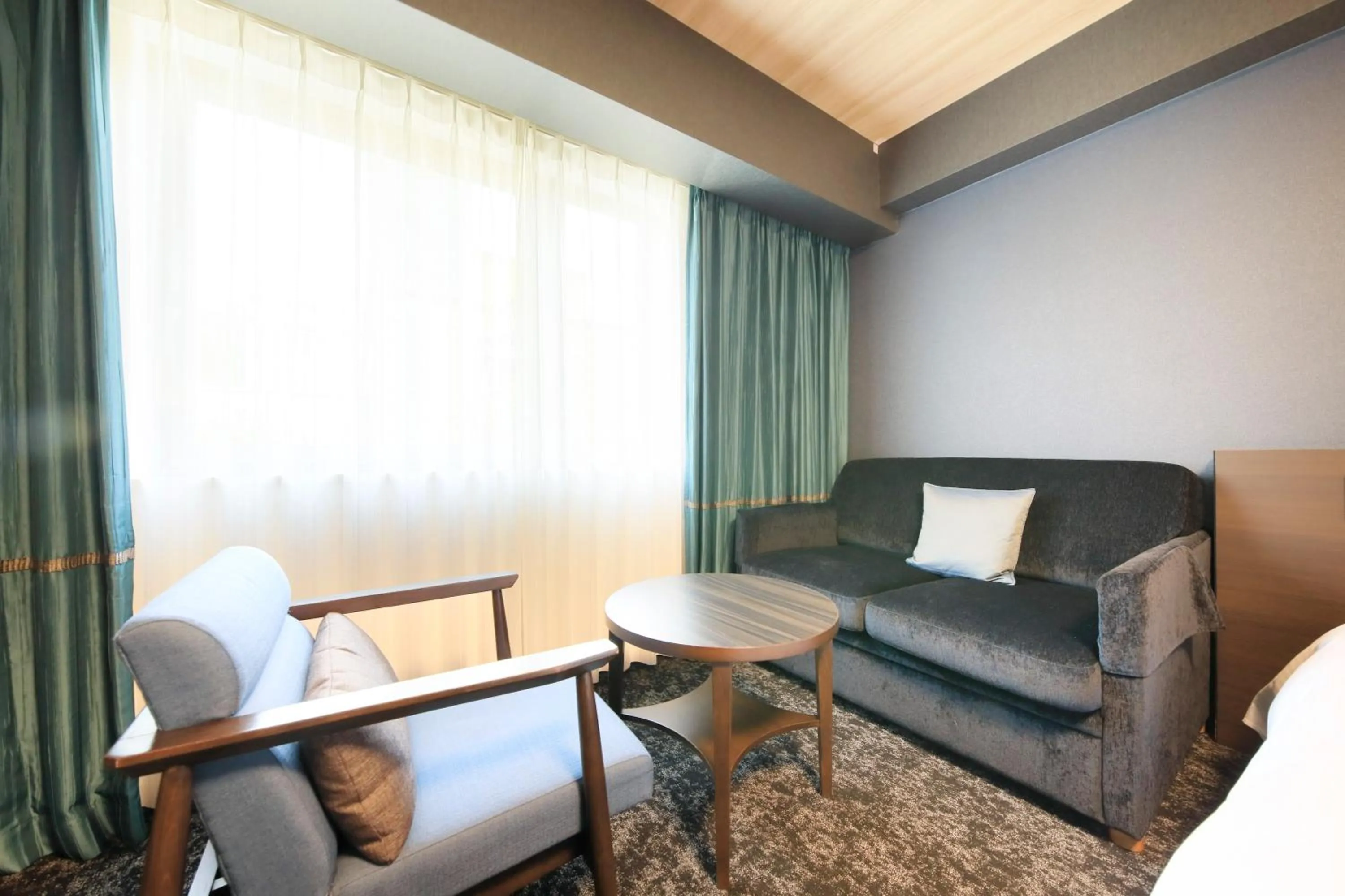 Seating area in Richmond Hotel Yokohama-Bashamichi