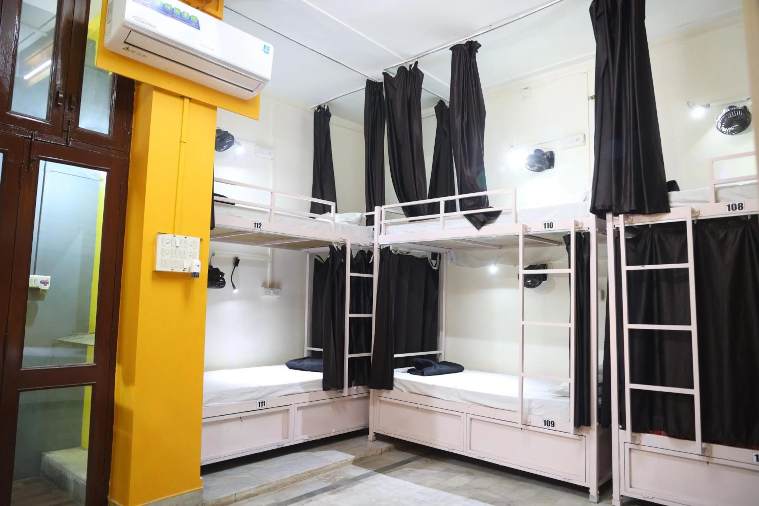 SantKripa Backpackers 400 Mtr from Railway station