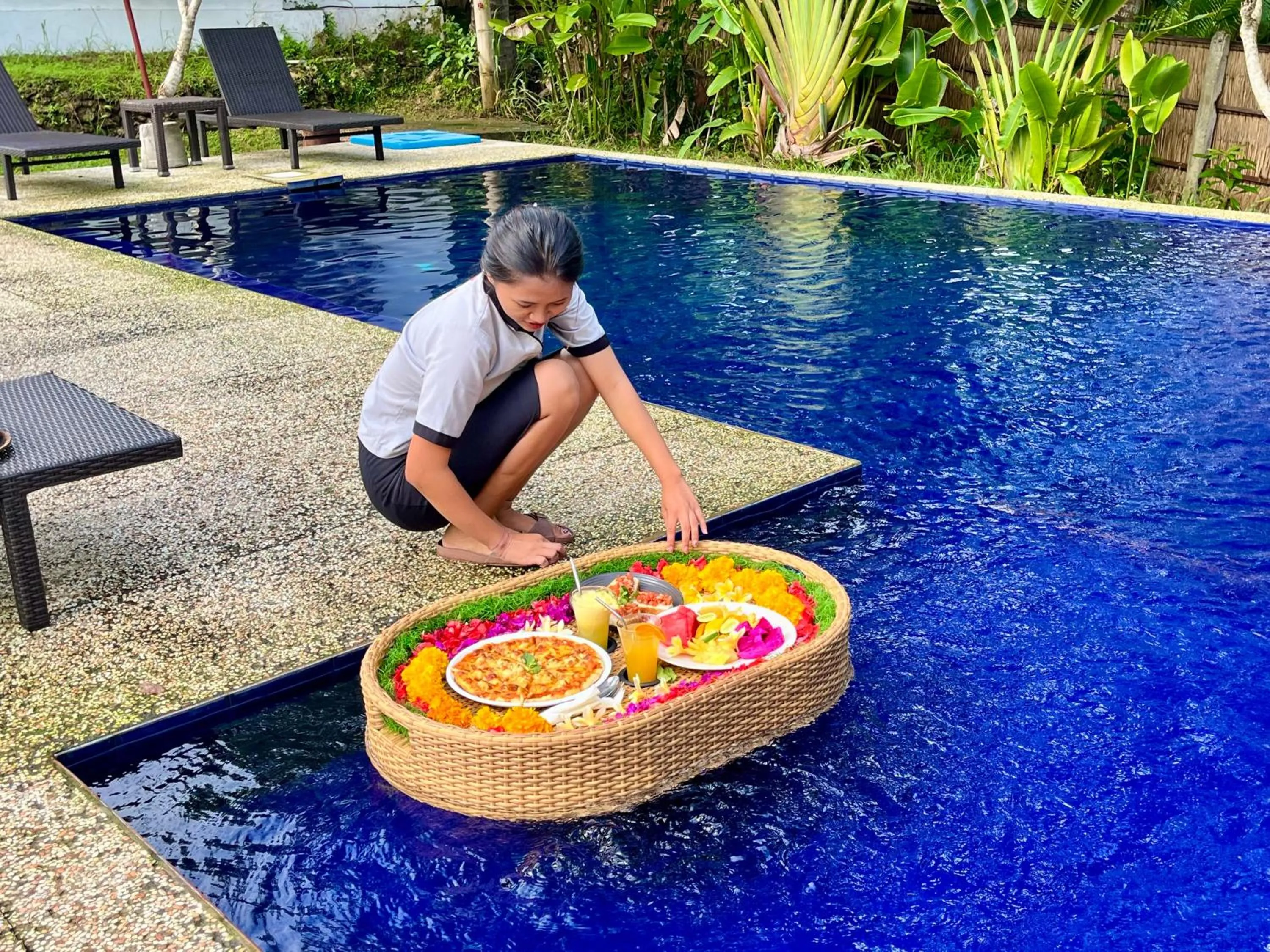 Restaurant/places to eat in Namaste Bungalows Resort